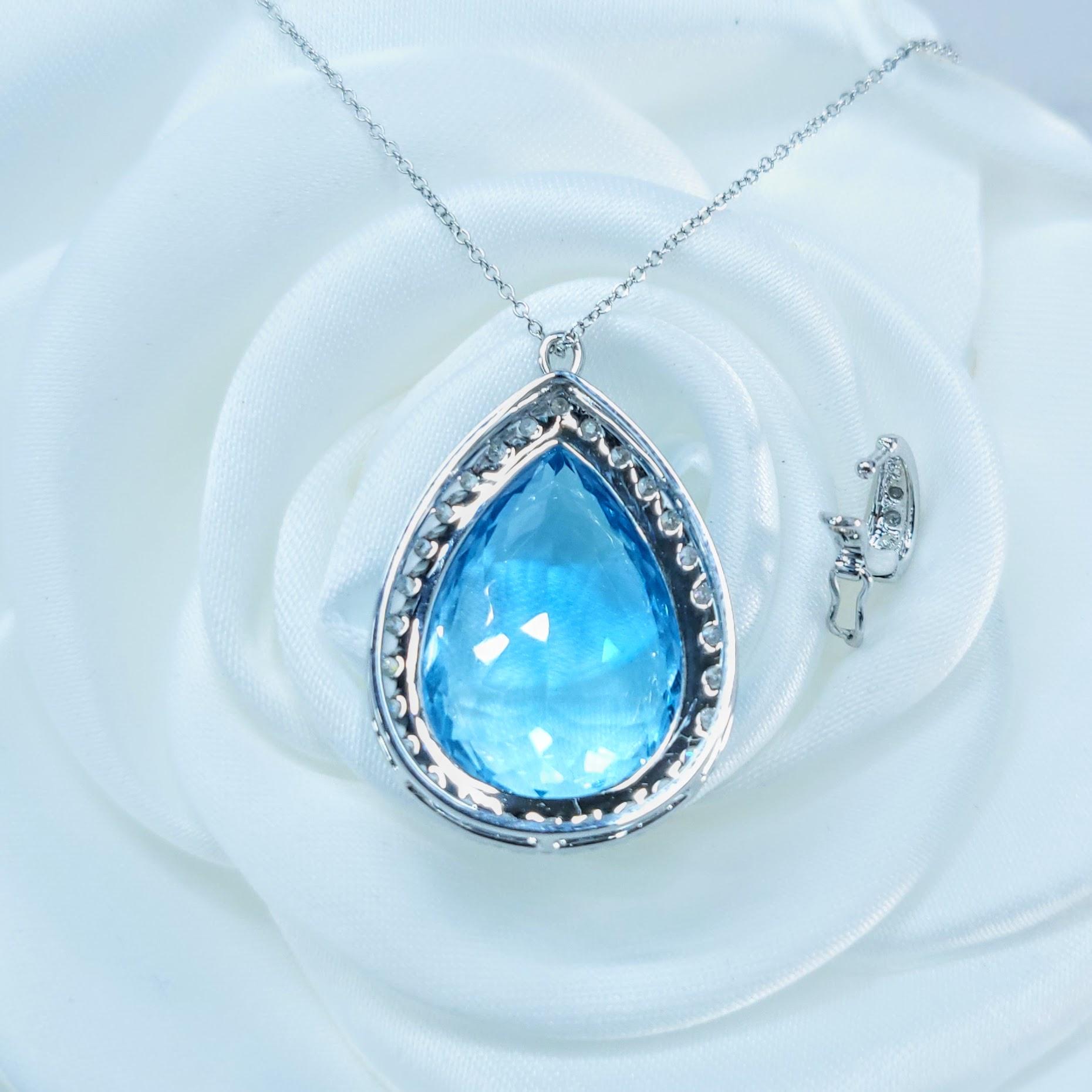 Topaze et diamant certifiés IGI de 25,81 carats en or blanc 18 carats en vente 3