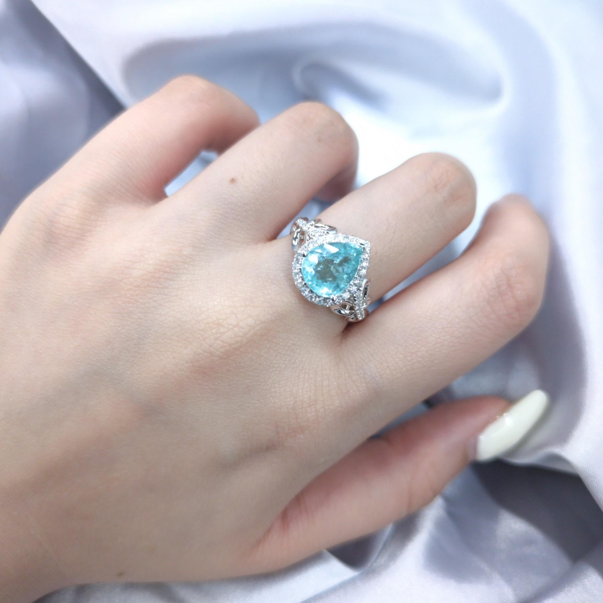 Taglio a goccia Anello con Paraiba e Diamante certificato IGI da 2,60 carati in oro bianco 18 carati in vendita