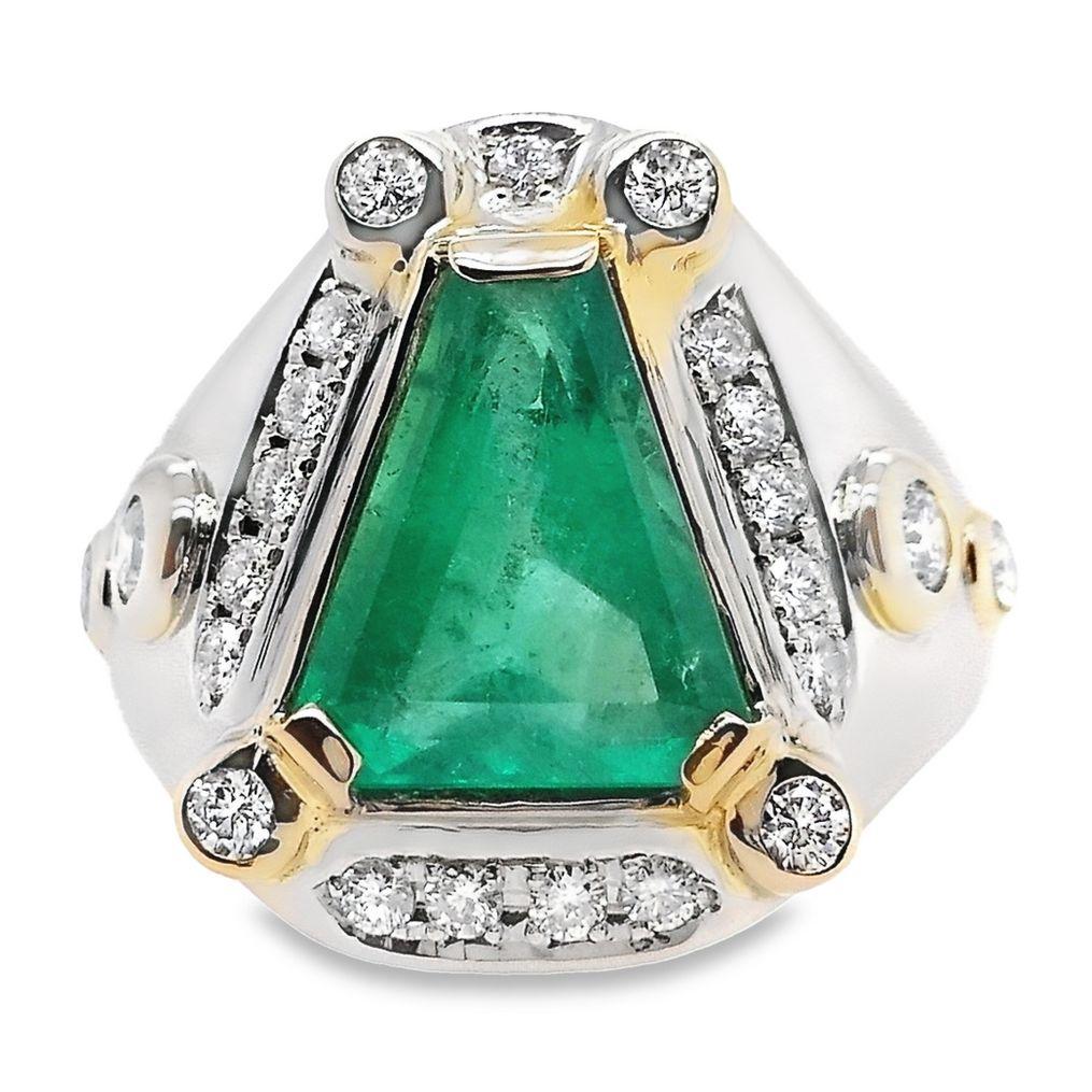Elevate your style with an extraordinary masterpiece from Top Crown Jewelry – a breath-taking 18K Yellow Gold & Platinum Ring that redefines luxury and elegance!
Featuring a mesmerizing 2.62ct NATURAL COLOMBIA EMERALD in an intense bluish-green hue,