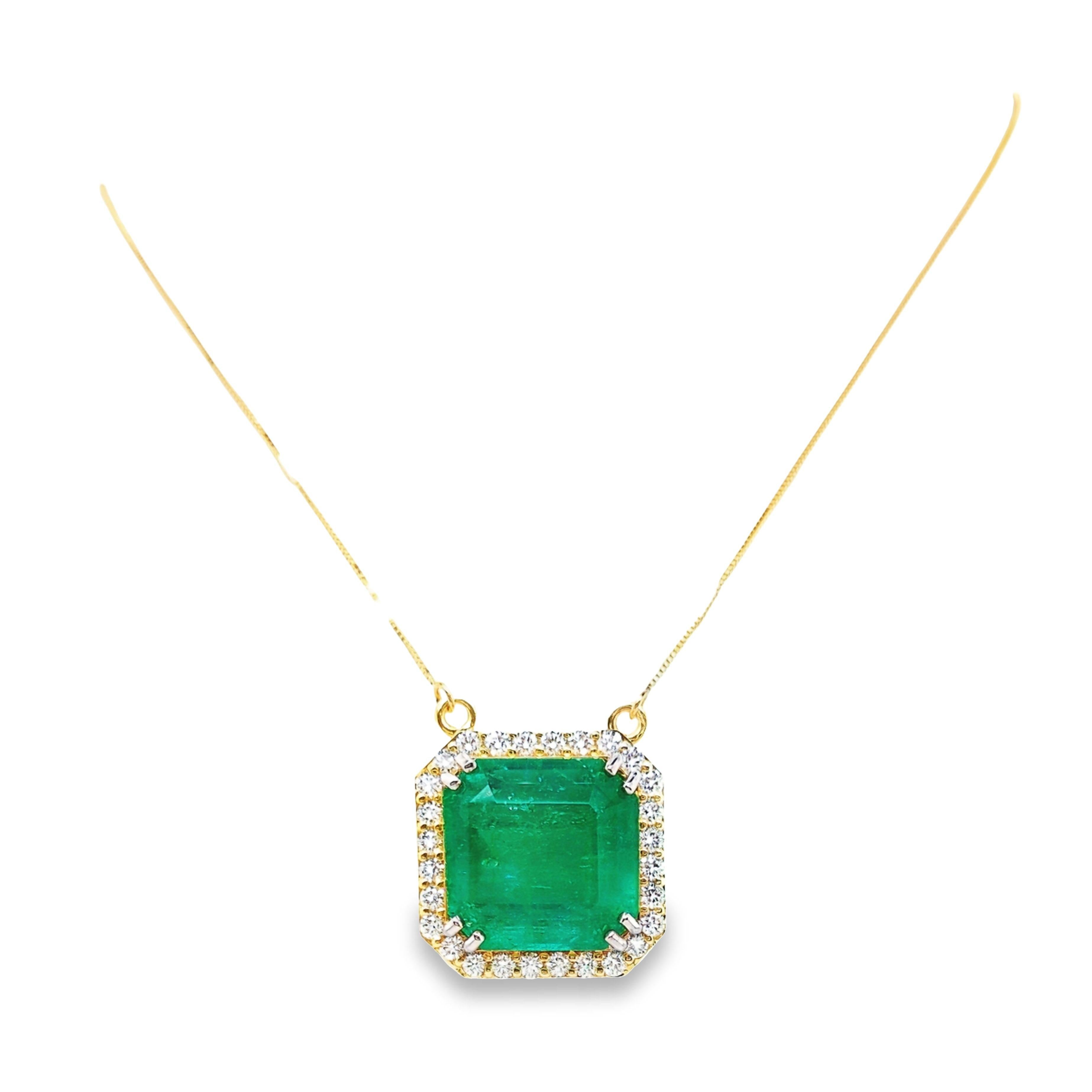 Emerald Cut IGI Certified 26.53ct Colombia Emerald and 1.40ct Natural Diamonds Gold Necklace For Sale