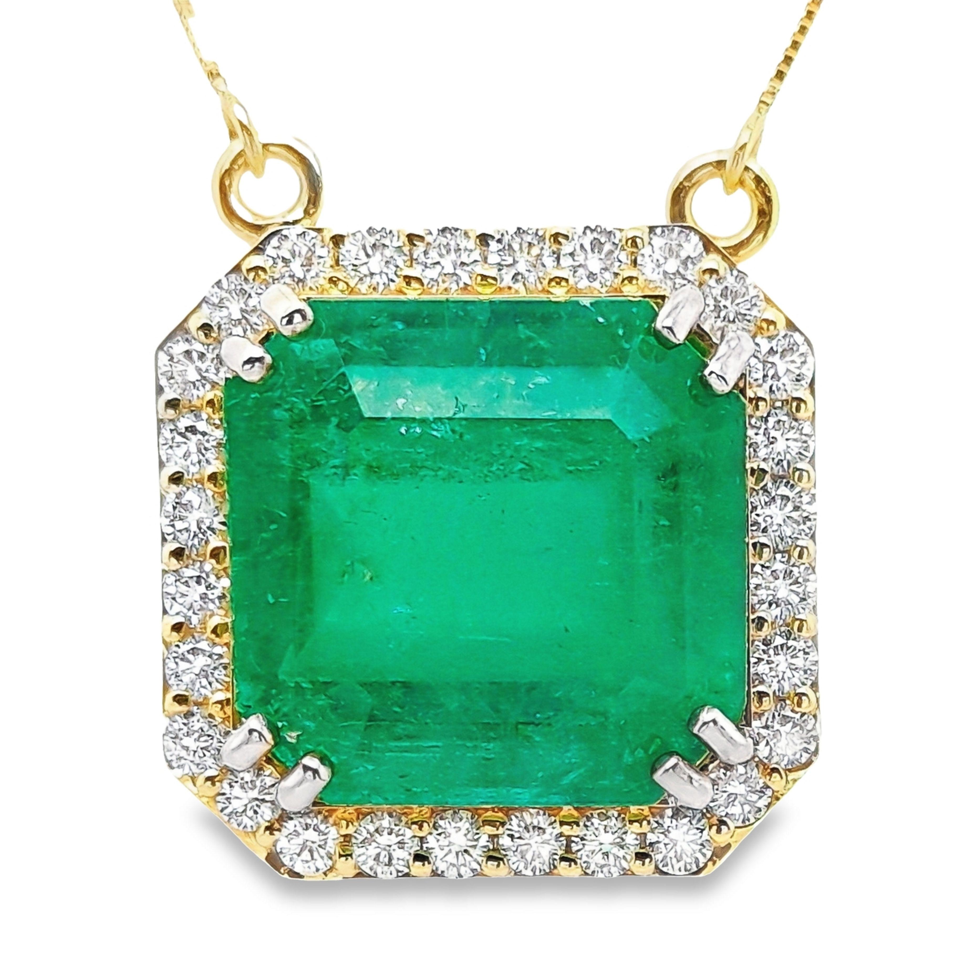 IGI Certified 26.53ct Colombia Emerald and 1.40ct Natural Diamonds Gold Necklace For Sale 2
