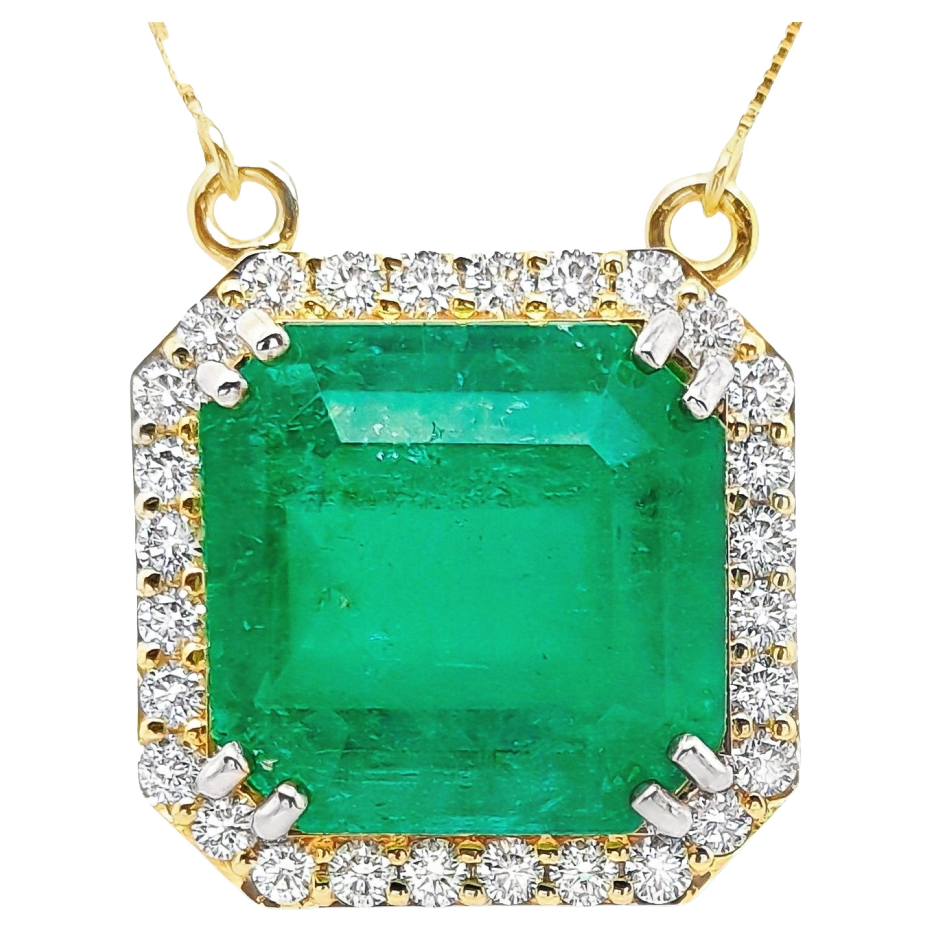 IGI Certified 26.53ct Colombia Emerald and 1.40ct Natural Diamonds Gold Necklace