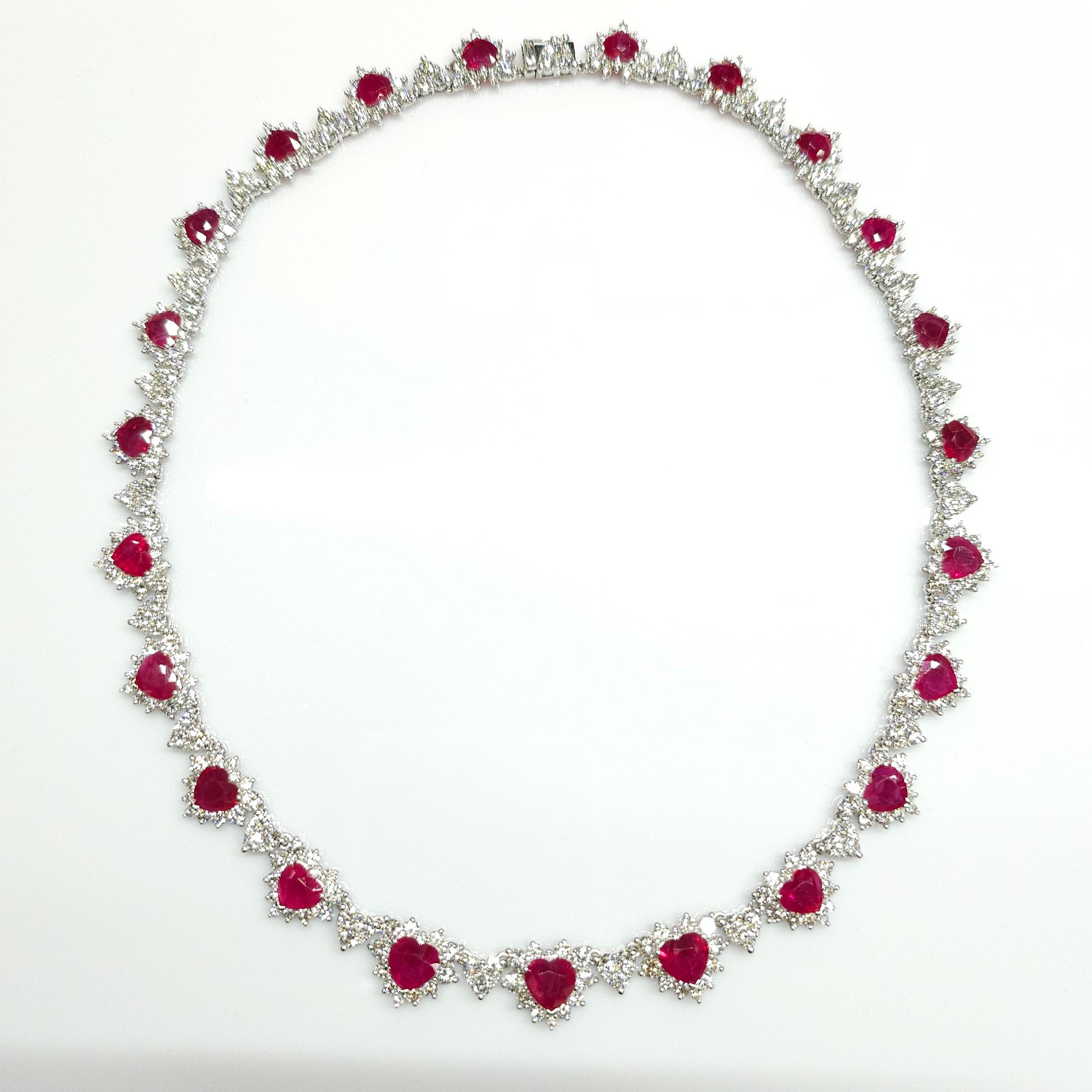 IGI Certified 26.58 Carat Burma Ruby & 18.85 Carat Diamond Necklace in 18K Gold For Sale 4