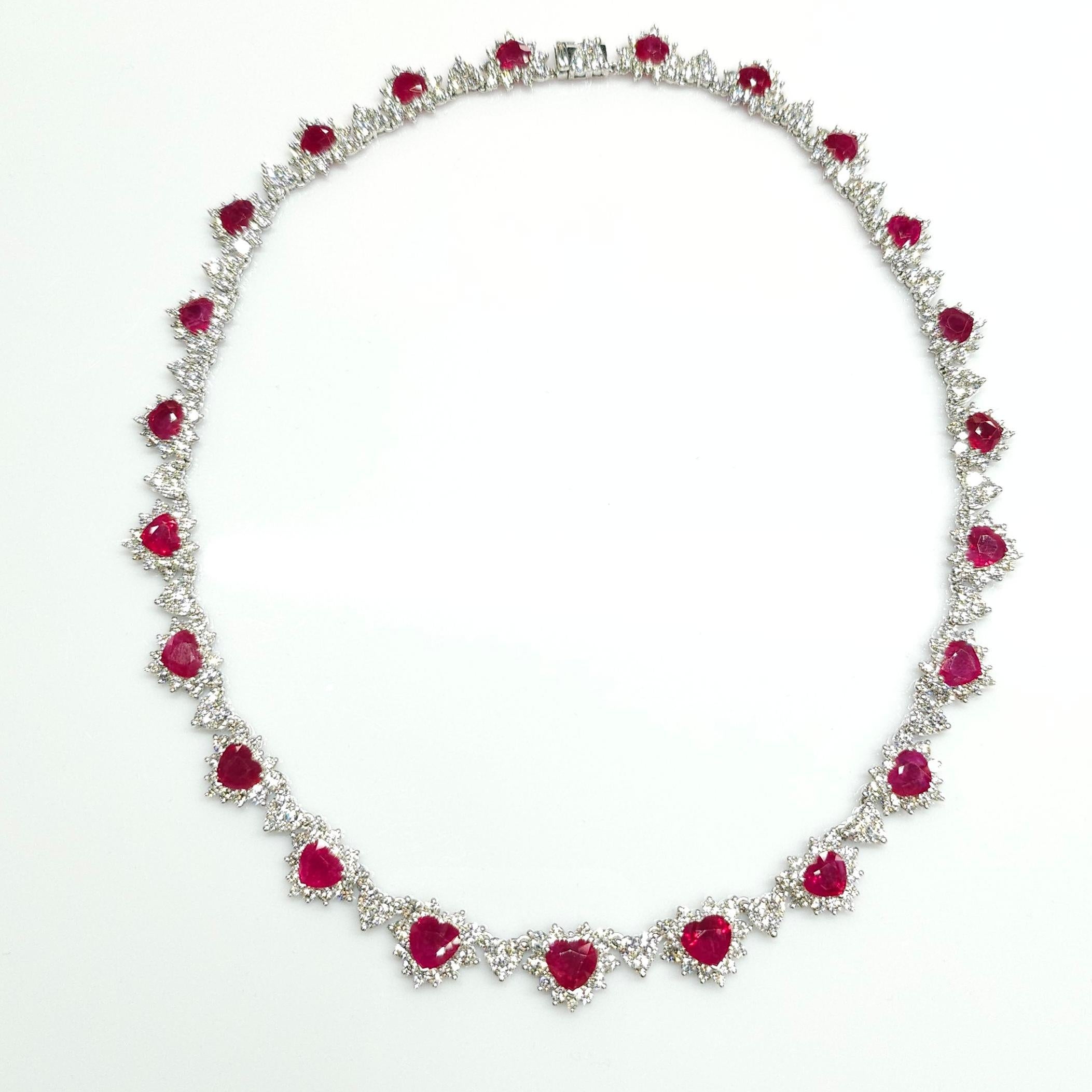 IGI Certified 26.58 Carat Burma Ruby & 18.85 Carat Diamond Necklace in 18K Gold For Sale 3