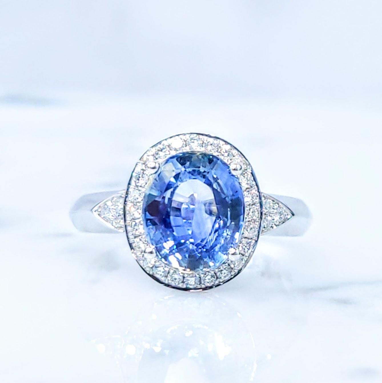 Bague en or blanc 18 carats certifiée IGI avec saphir et diamant de 2,70 carats en vente 4