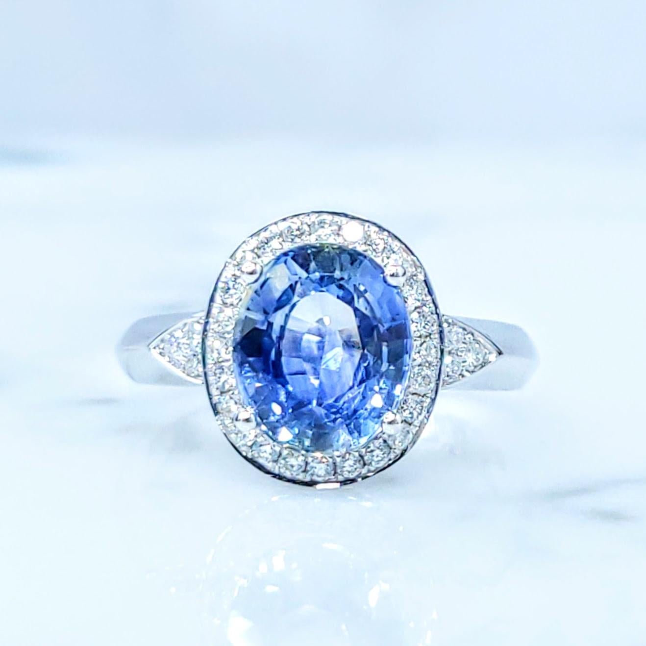 Bague en or blanc 18 carats certifiée IGI avec saphir et diamant de 2,70 carats en vente 5