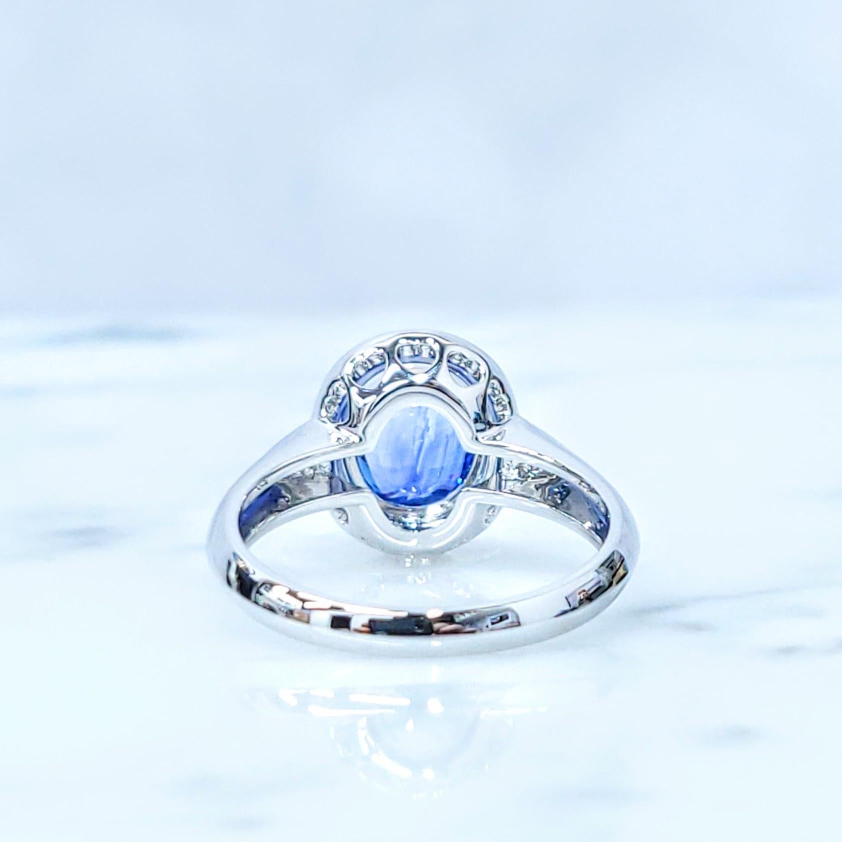 Bague en or blanc 18 carats certifiée IGI avec saphir et diamant de 2,70 carats Pour femmes en vente