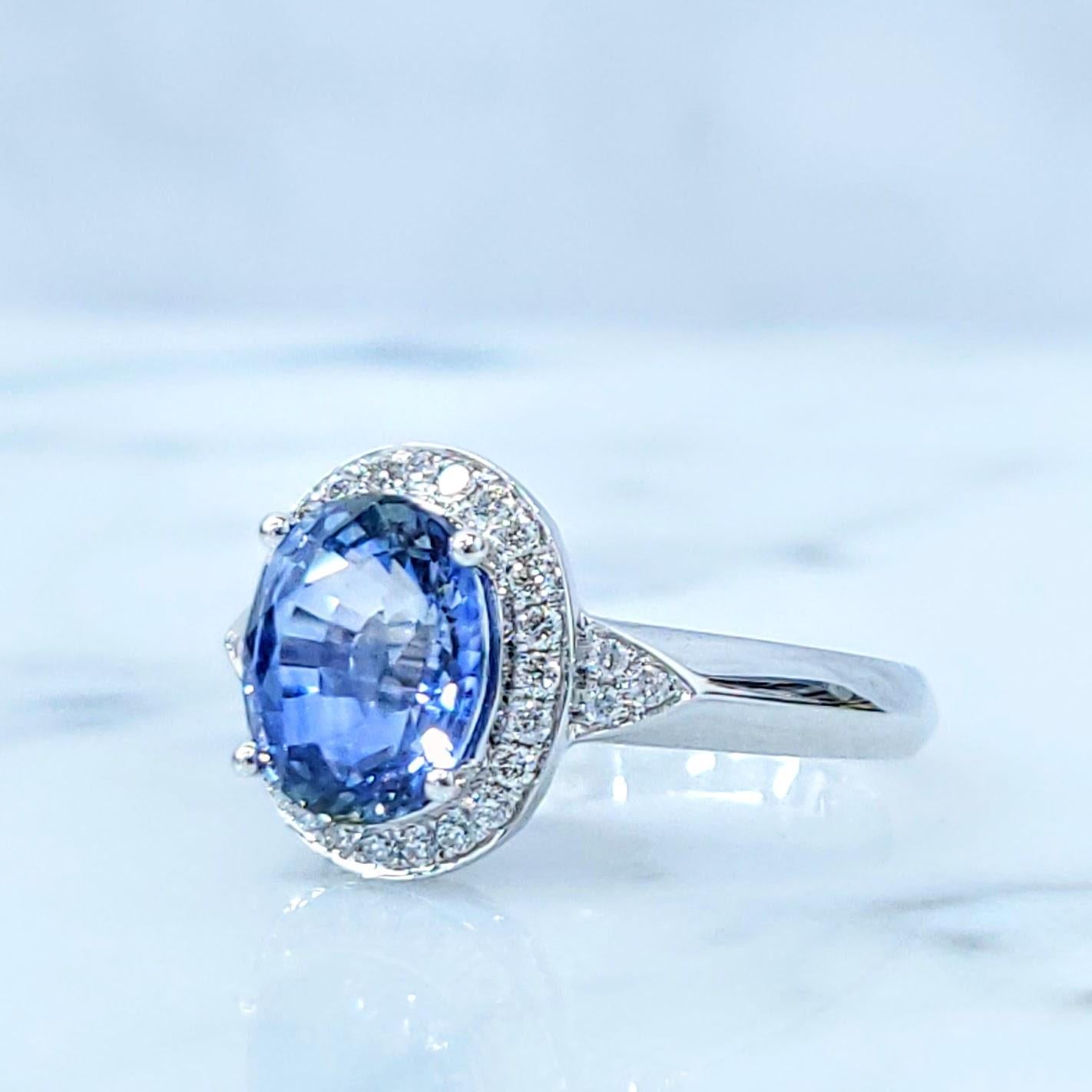 Bague en or blanc 18 carats certifiée IGI avec saphir et diamant de 2,70 carats en vente 3