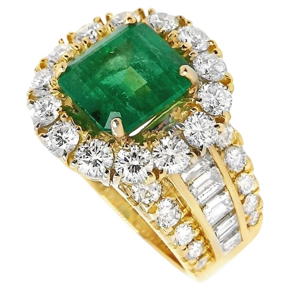 IGI Certified 2.71ct Colombia Emerald 2.76ct Diamonds 18K Yellow Gold Ring For Sale