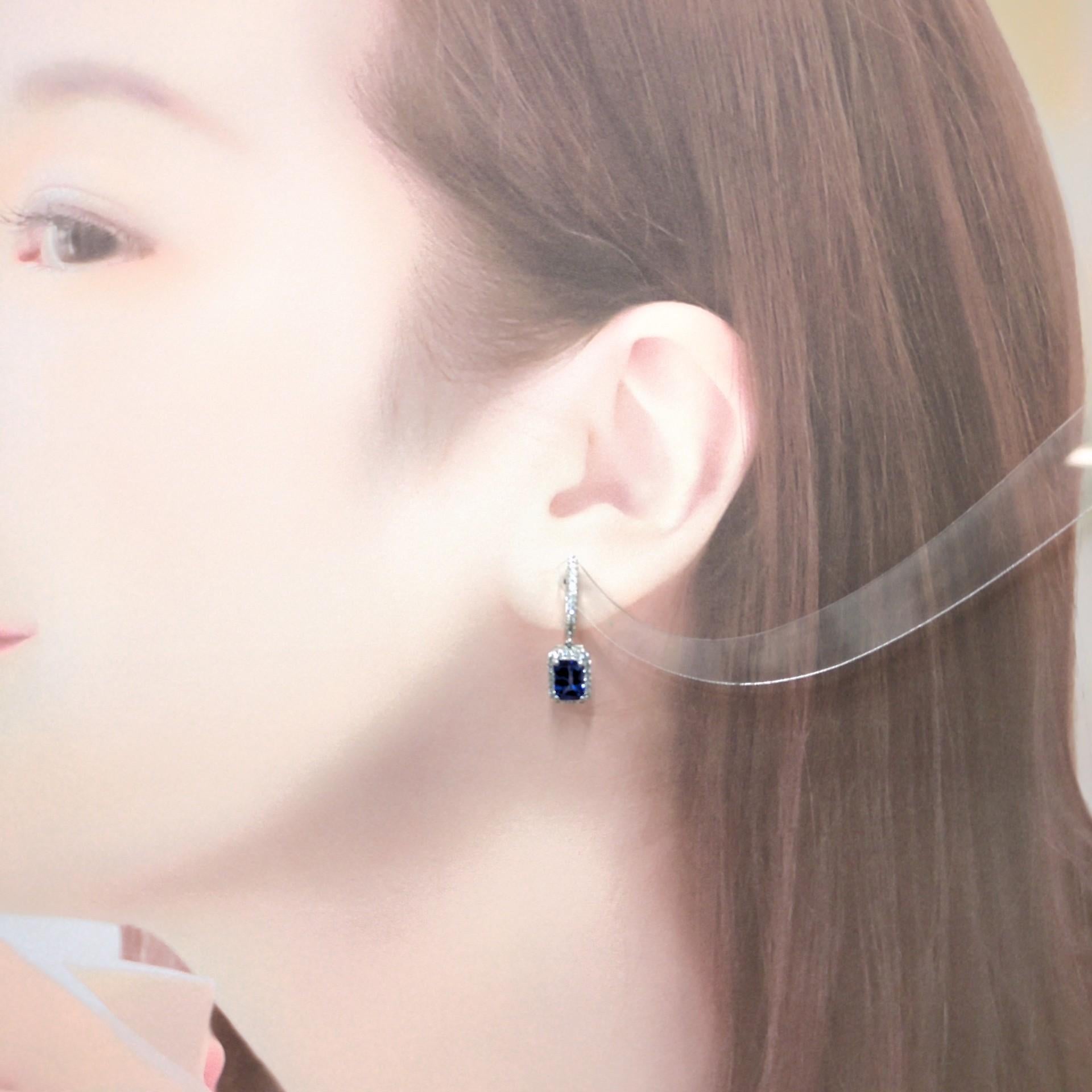 Laissez-vous séduire par la beauté captivante de ces exquises boucles d'oreilles tombantes, méticuleusement réalisées en or blanc 18 carats. Chaque Eleg met en valeur un superbe saphir, totalisant 2,77 carats, taillé dans une élégante forme