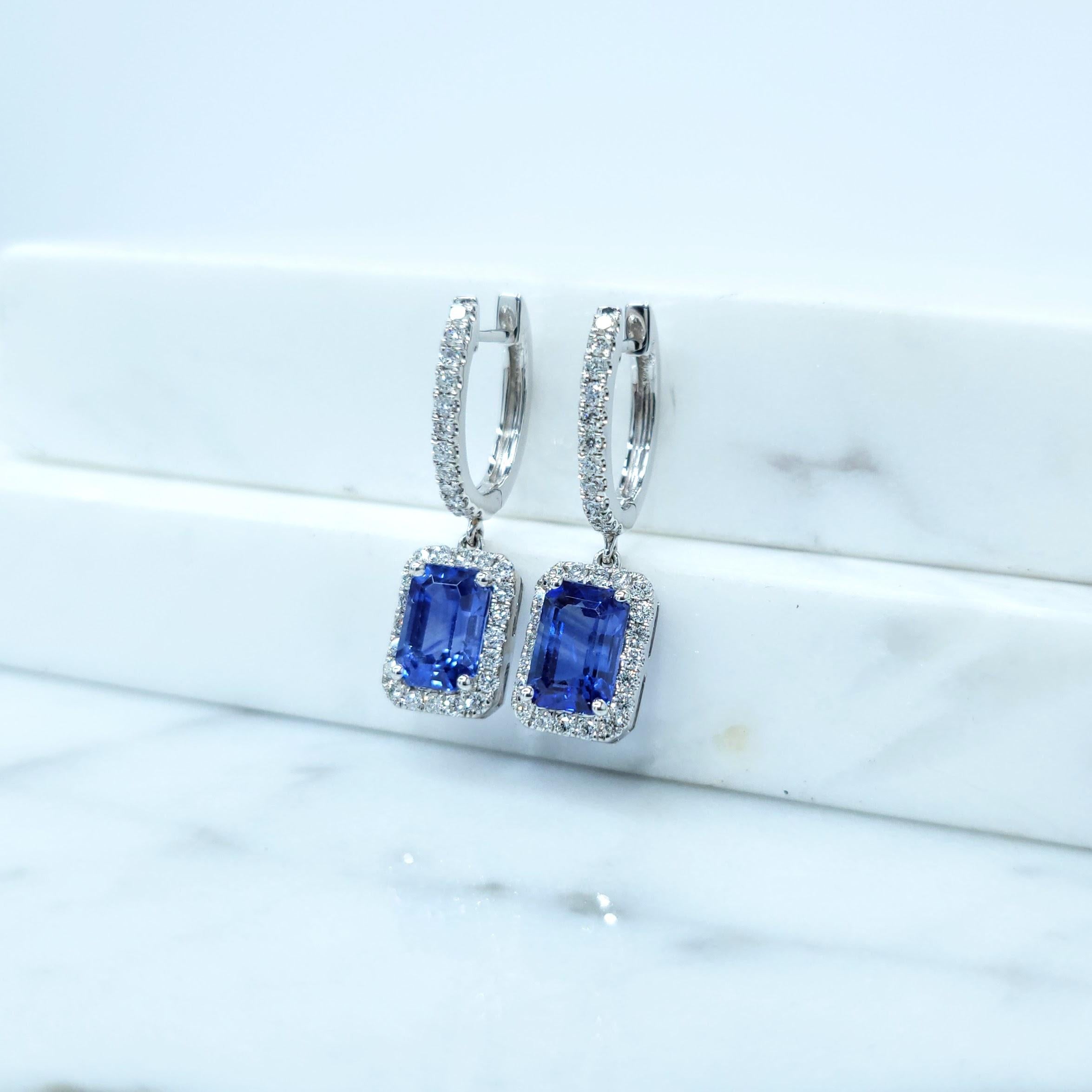 Boucles d'oreilles en or blanc 18 carats saphir et diamant certifiées IGI de 2,77 carats en vente 1