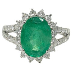 IGI certified 2.78 Carat Natural Emerald & 0.81 Carat Diamond Ring 