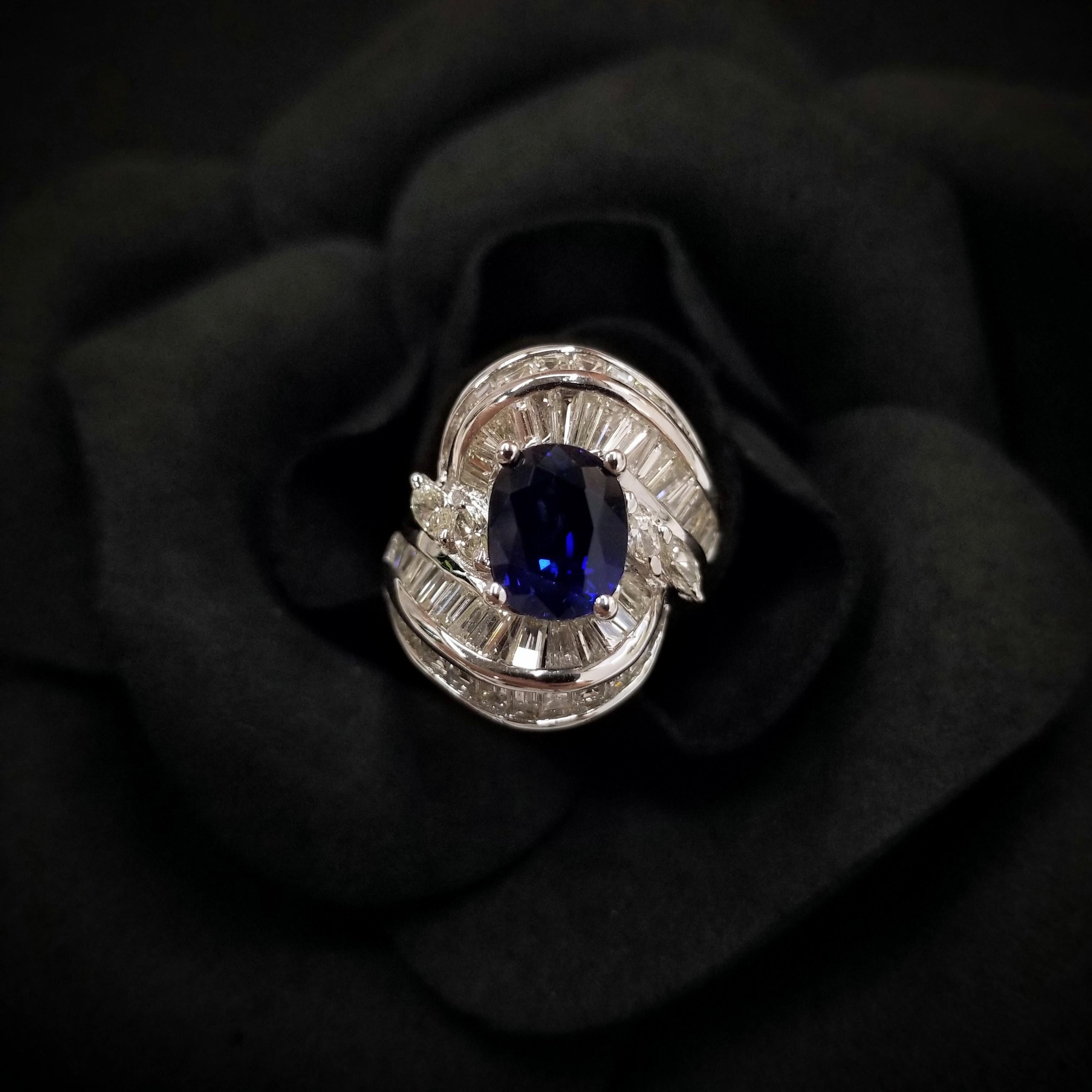 Oval Cut IGI Certified 2.78Carat Blue Sapphire & Diamond Ring in 18K White Gold For Sale