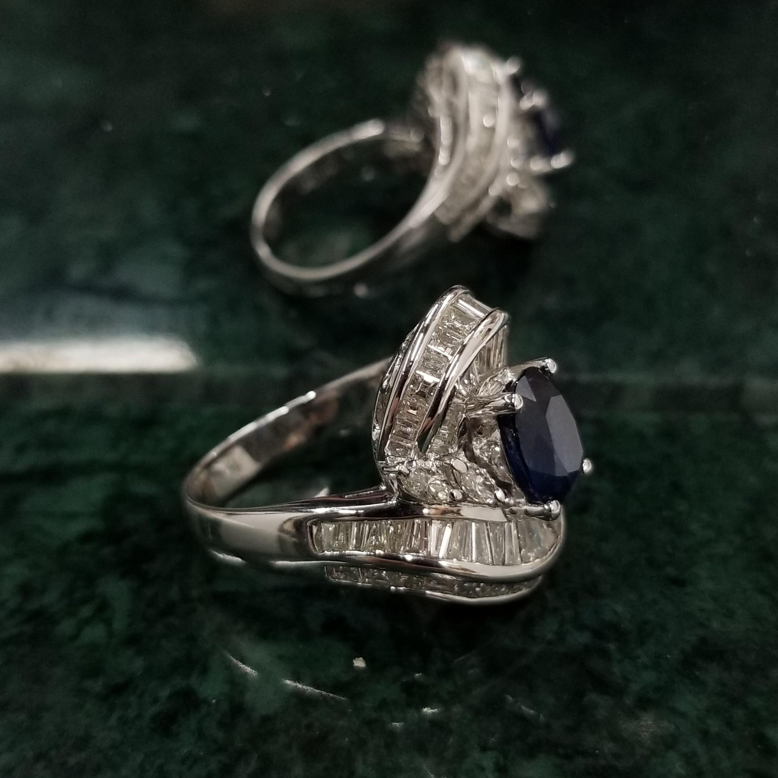 IGI Certified 2.78Carat Blue Sapphire & Diamond Ring in 18K White Gold For Sale 1