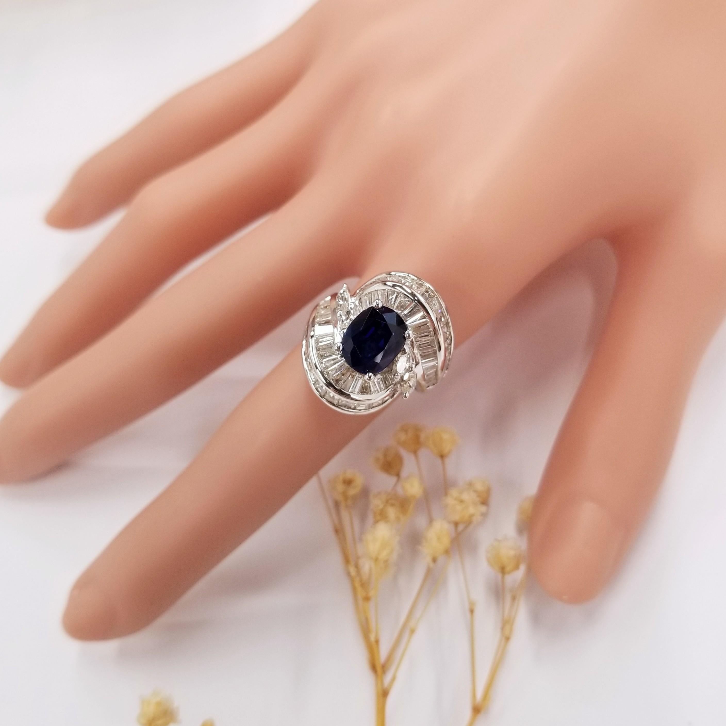 IGI Certified 2.78Carat Blue Sapphire & Diamond Ring in 18K White Gold For Sale 2