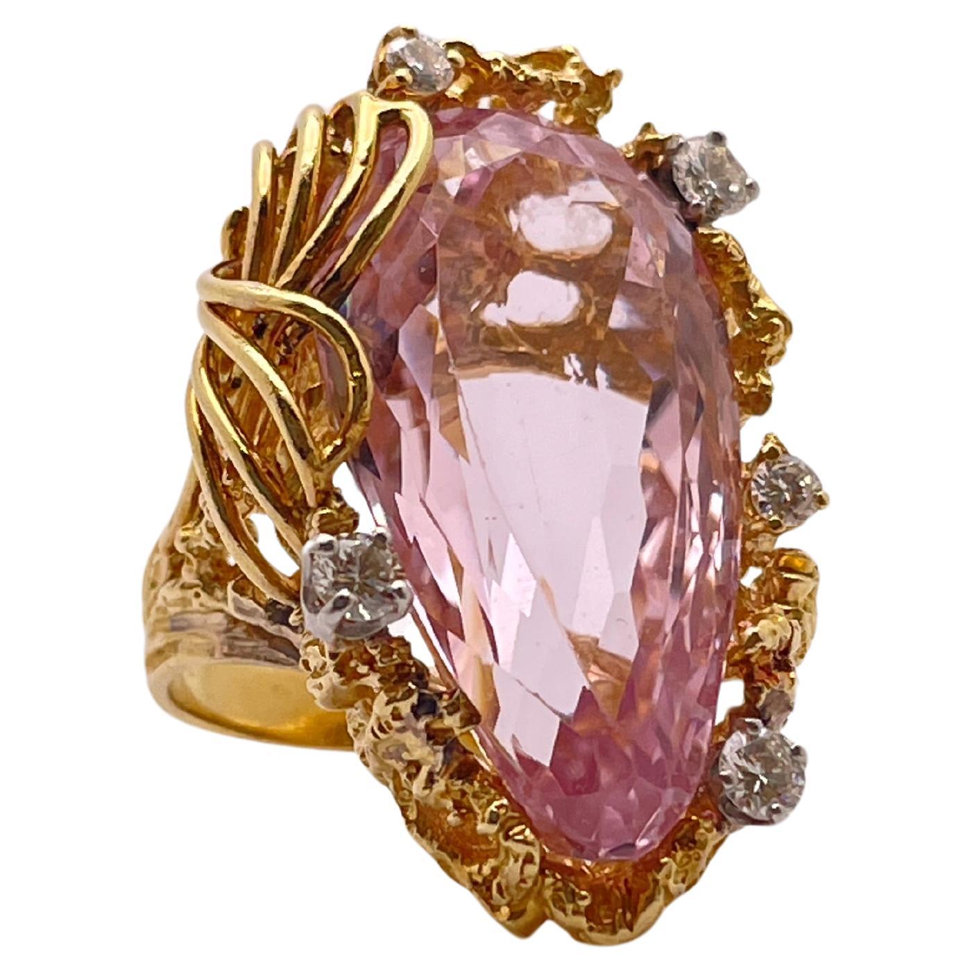 Bague en or jaune 18 carats certifiée IGI avec 28 CT de diamants en kunzite rose naturelle en vente