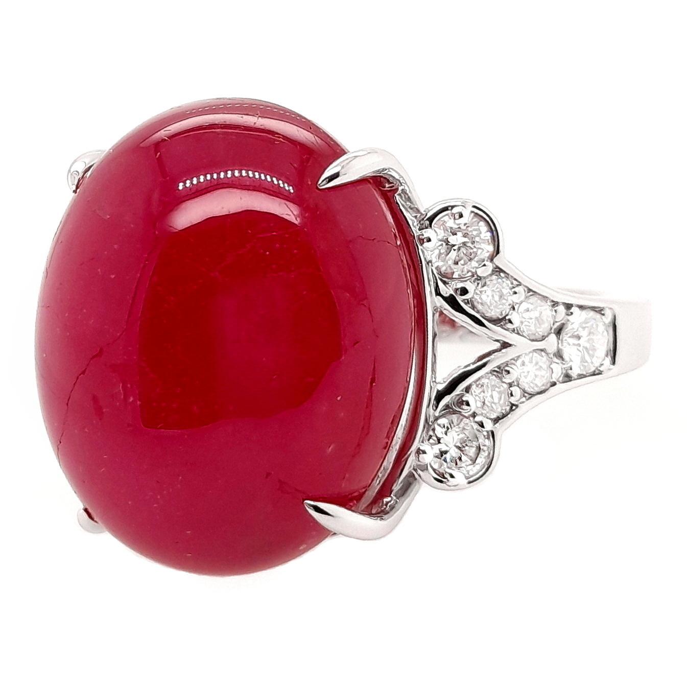 IGI Certified 28.34ct Natural Ruby 0.52ct Natural Diamonds White Gold Ring In New Condition For Sale In Hong Kong, HK
