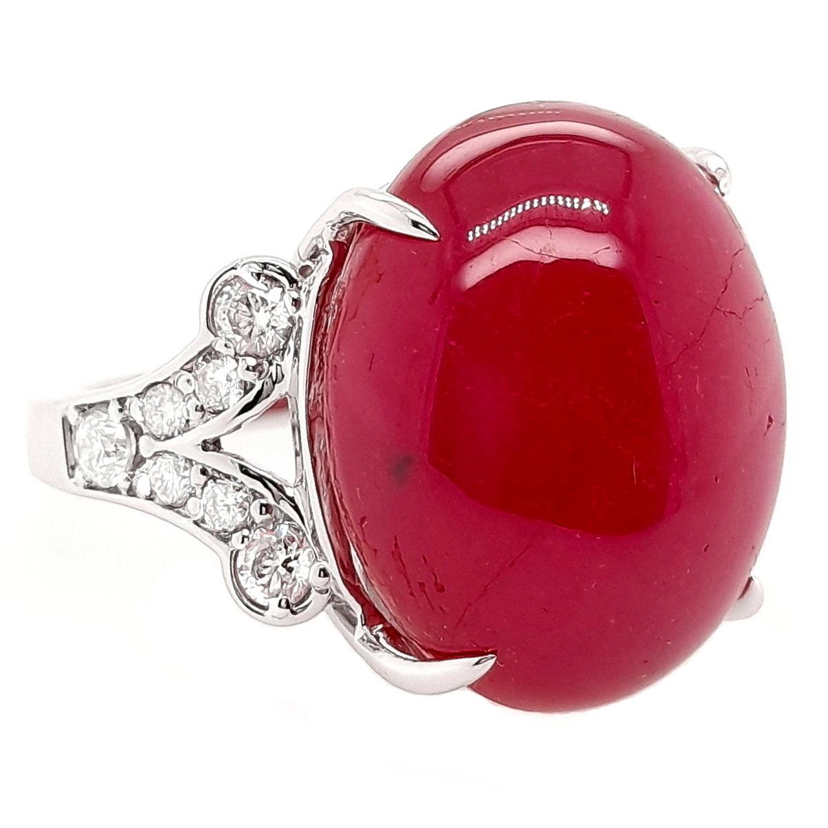 Women's or Men's IGI Certified 28.34ct Natural Ruby 0.52ct Natural Diamonds White Gold Ring For Sale