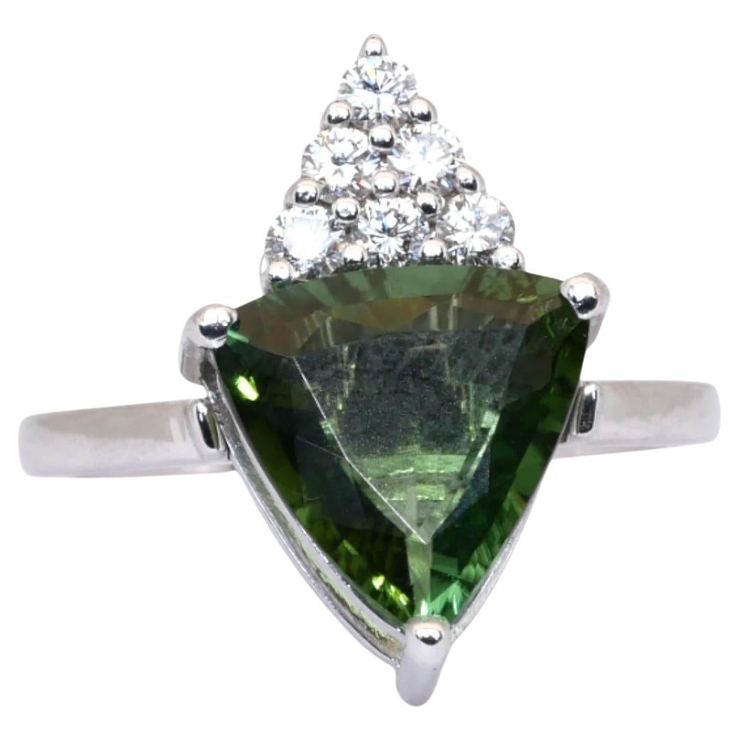 IGI-zertifiziert 2,86ct Turmalin und Diamanten Cluster-Ring in 14k Weißgold im Angebot