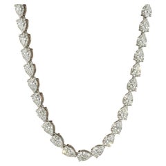IGI Certified 28.80 Ct Pear Shape 18K Gold Choker