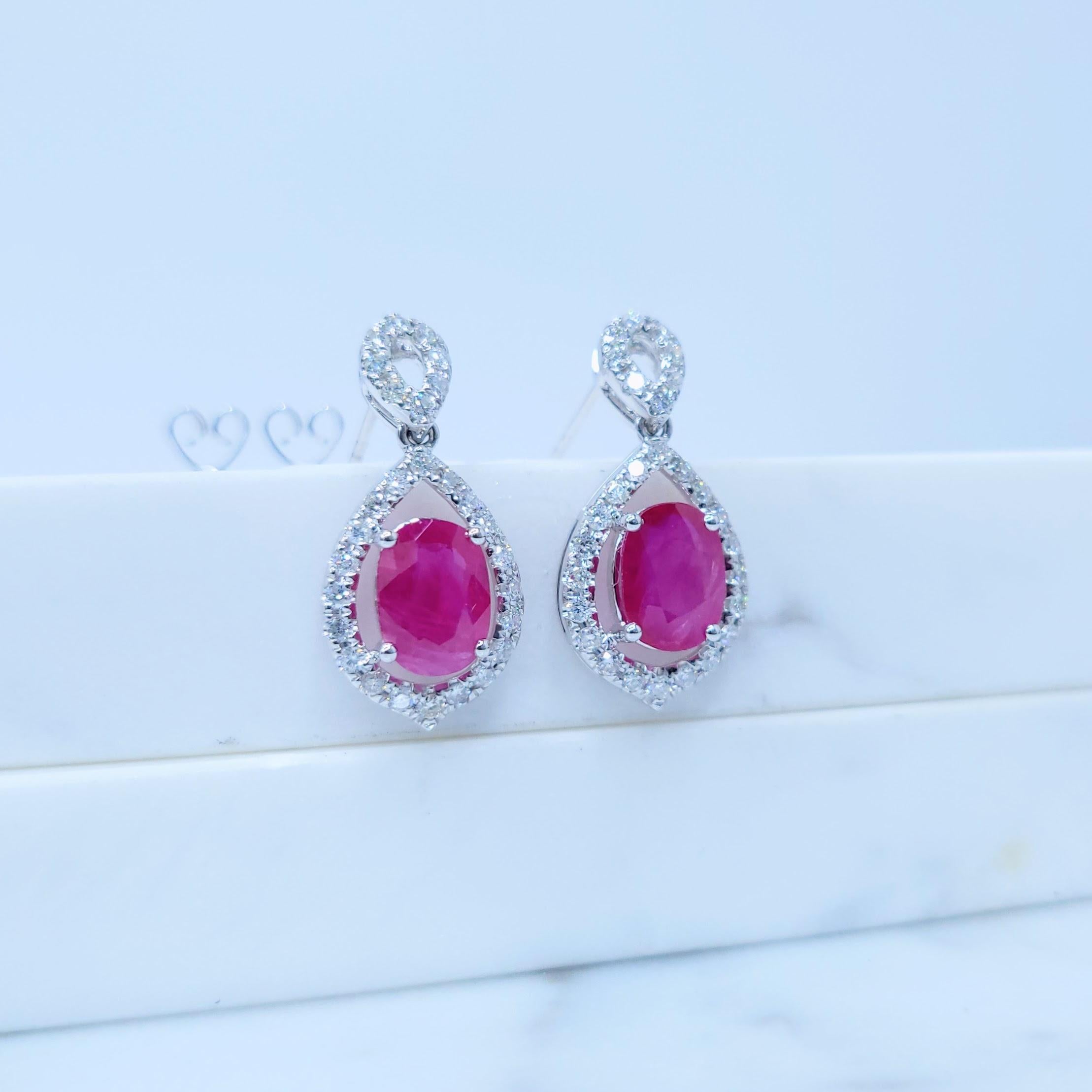 Boucles d'oreilles en or blanc 18 carats certifiées IGI et composées de rubis de Birmanie et de diamants de 2,89 ct. en vente 5