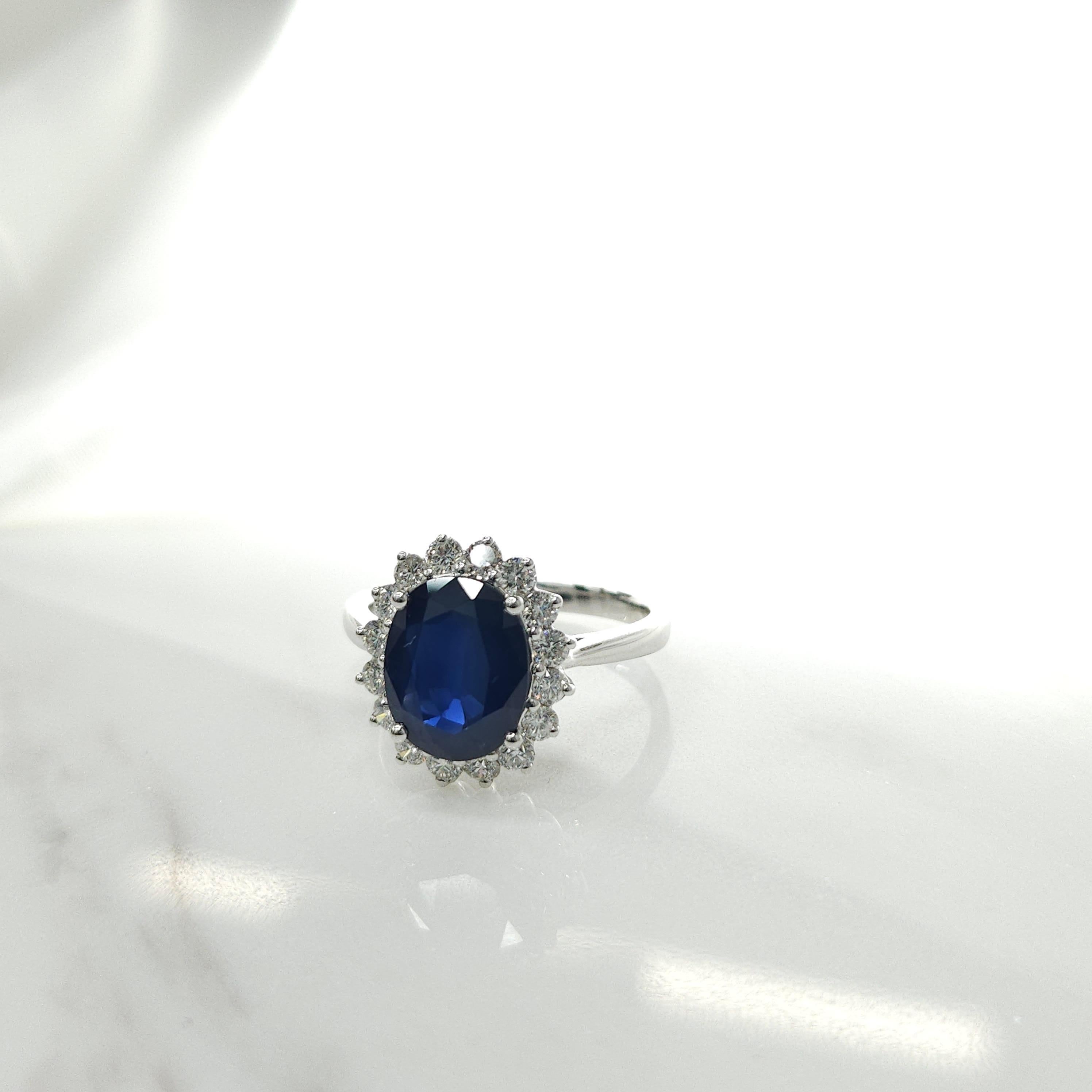 IGI Certified 2.90 Carat Blue Sapphire & Diamond Ring in 18K White Gold In New Condition For Sale In KOWLOON, HK
