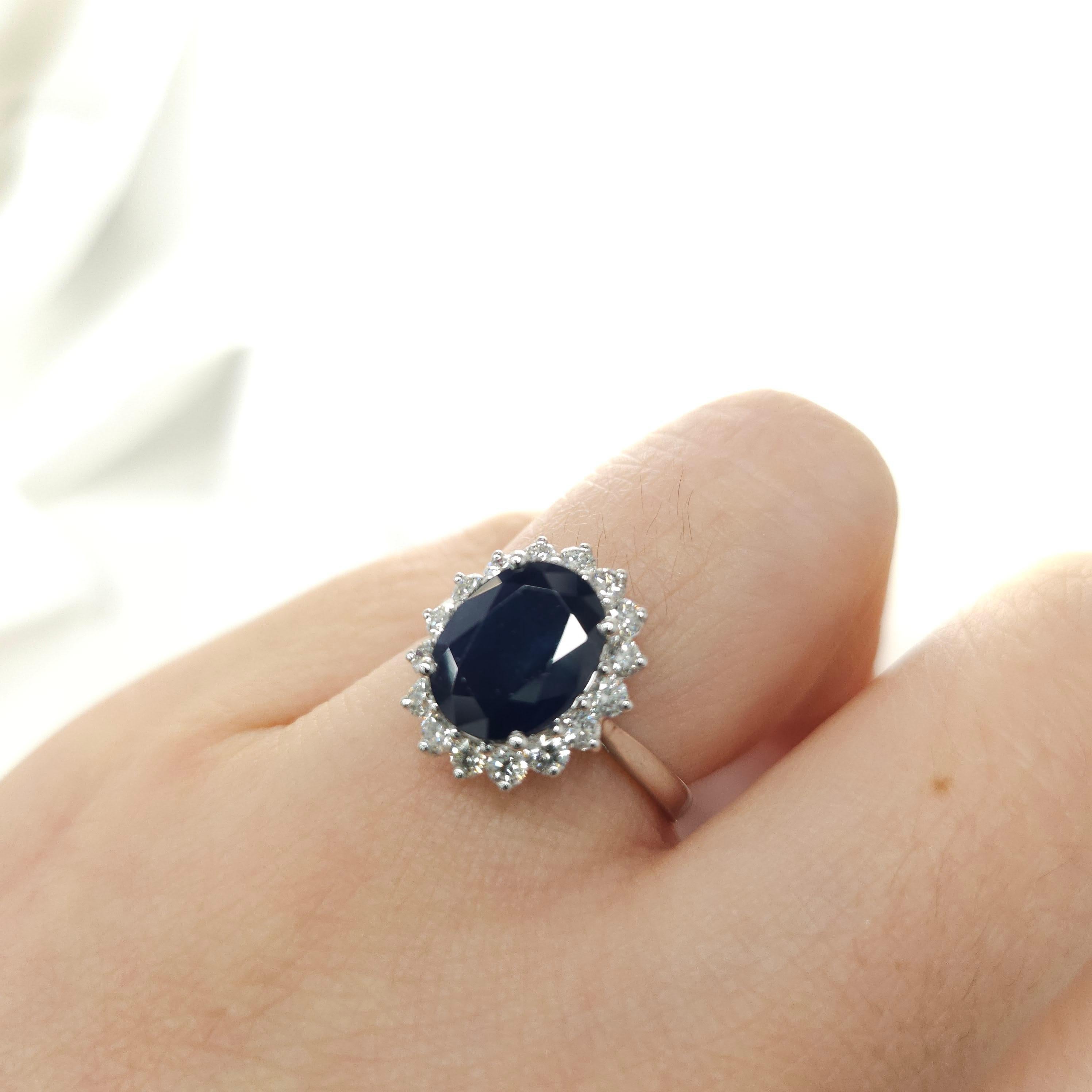 IGI Certified 2.90 Carat Blue Sapphire & Diamond Ring in 18K White Gold For Sale 1