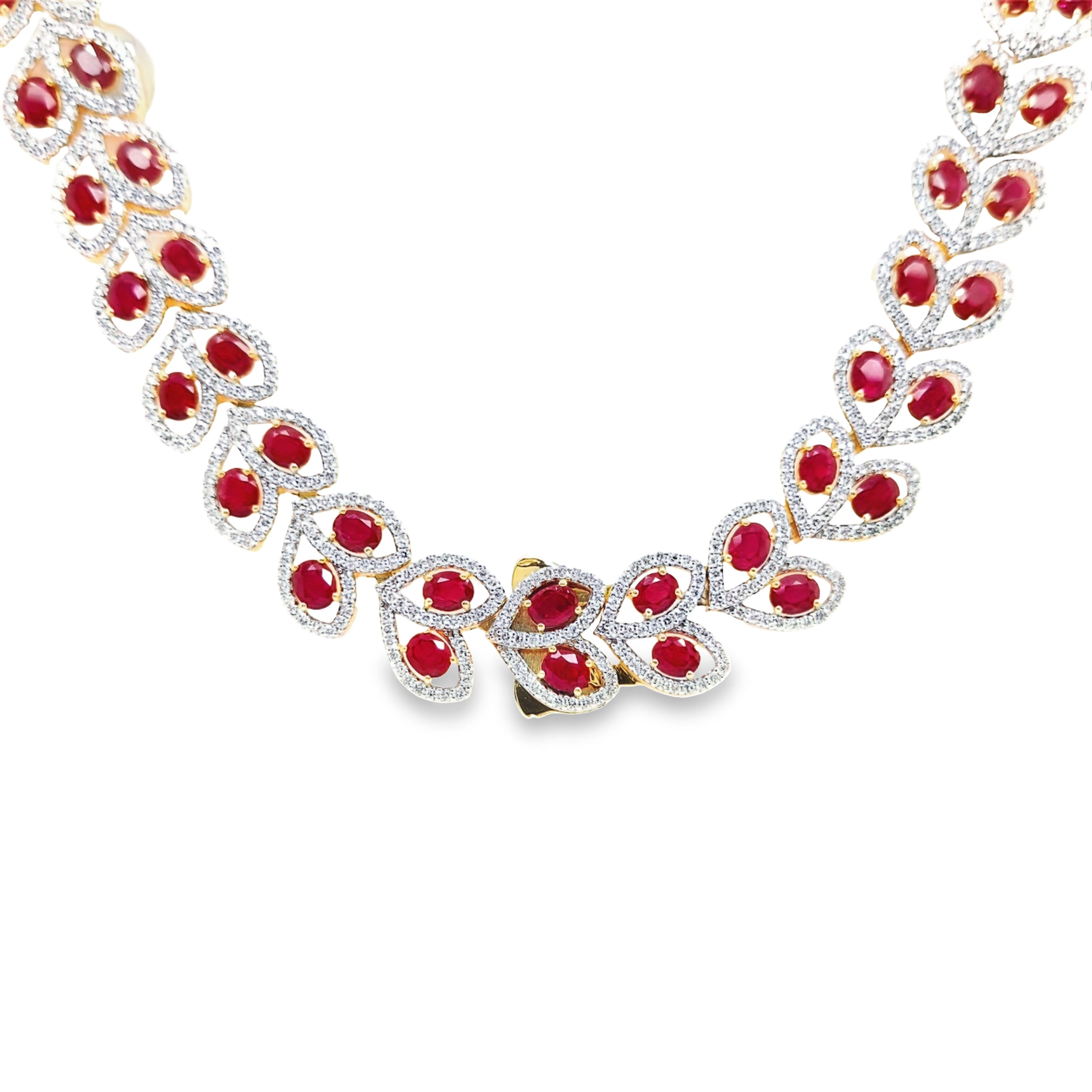 IGI Certified 29.15ct Natural Burma Rubies 9.83ct Natural Diamonds Gold Necklace In New Condition For Sale In Hong Kong, HK