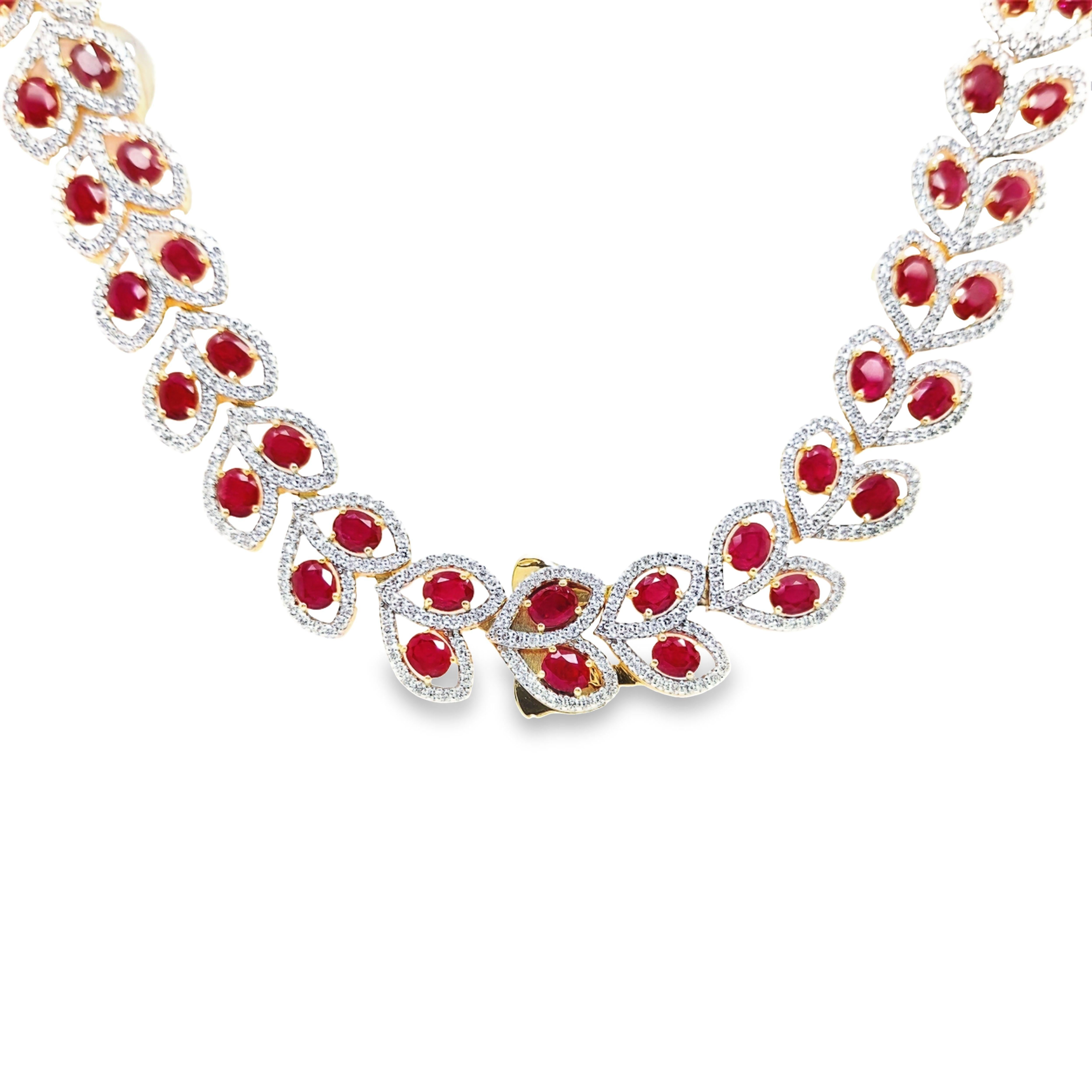 Goldhalskette mit IGI-zertifizierten 29,15 Karat natürlichen Burma-Rubinen und 9,83 Karat natürlichen Diamanten Damen im Angebot