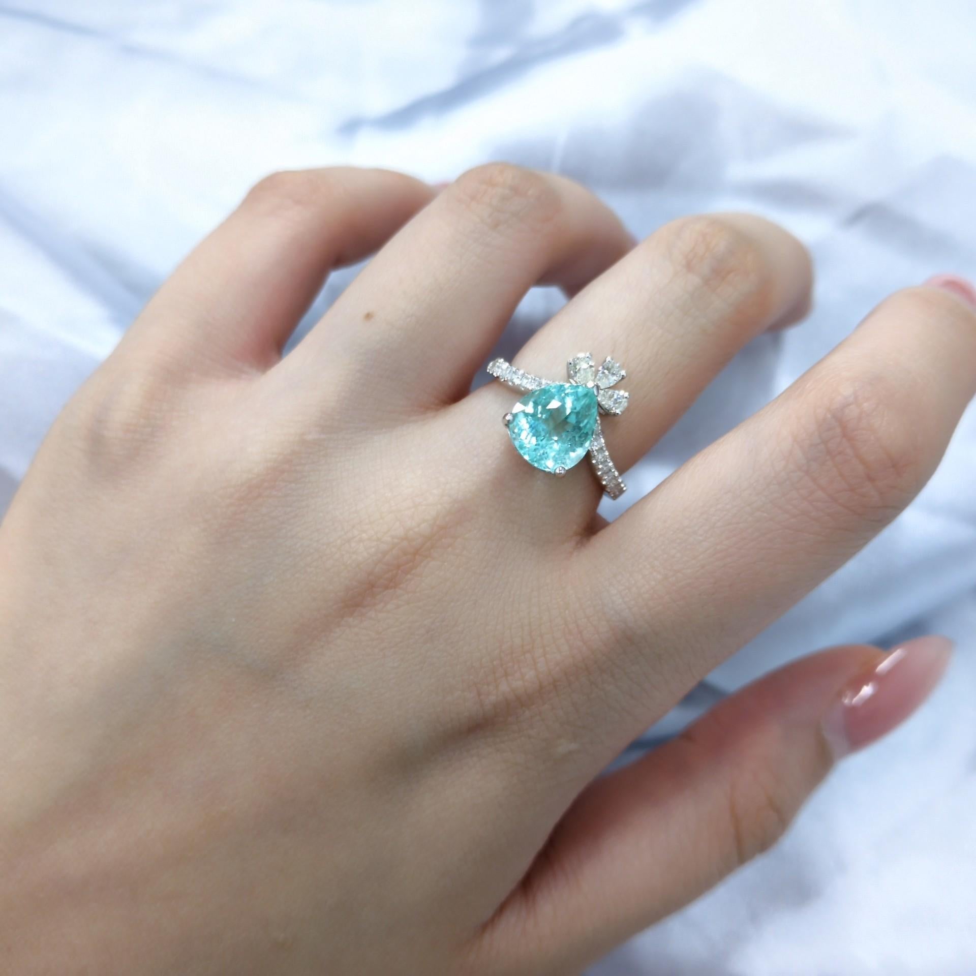 Modern IGI Certified 2.93 Carat Paraiba & Diamond Ring in 18K White Gold For Sale