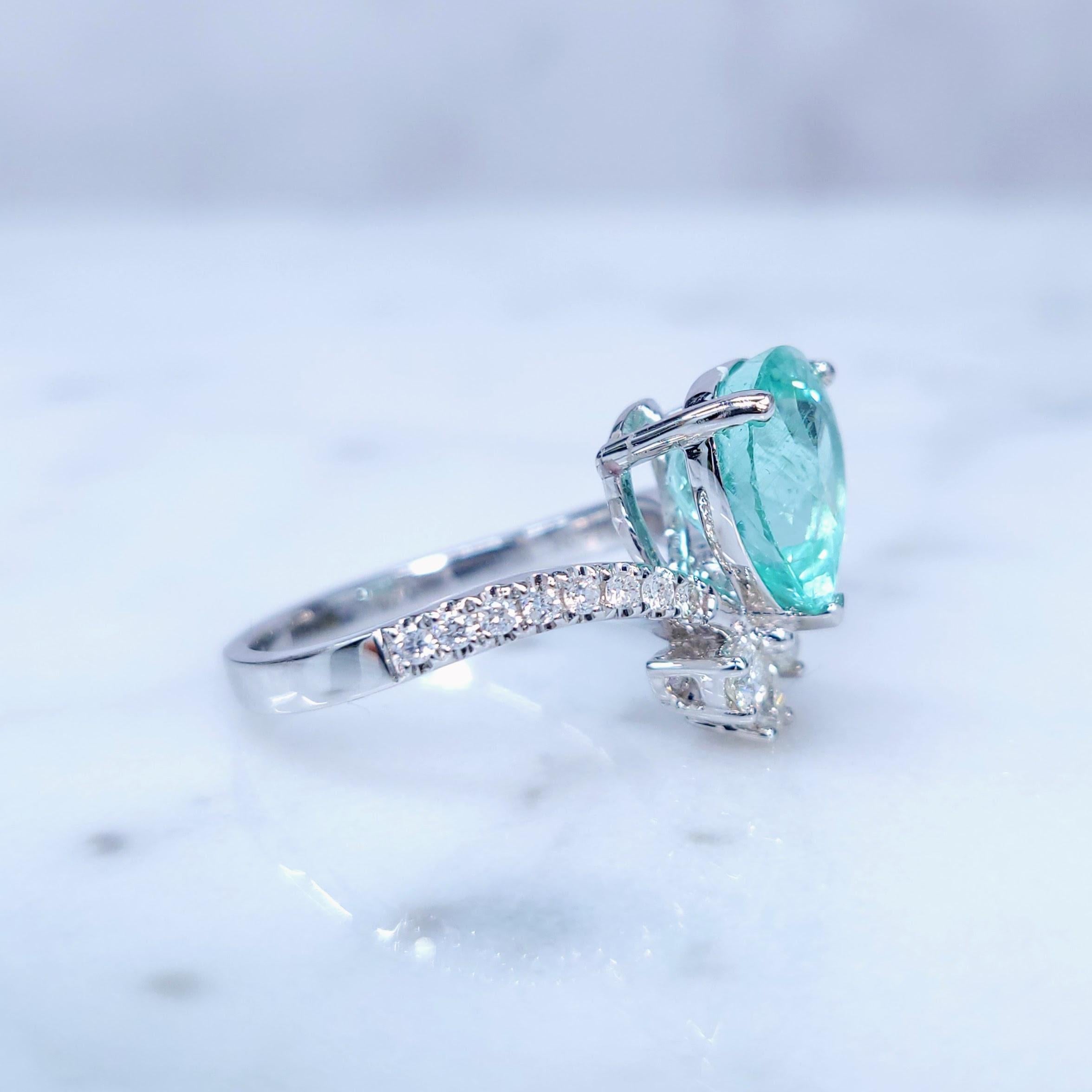 IGI Certified 2.93 Carat Paraiba & Diamond Ring in 18K White Gold In New Condition For Sale In KOWLOON, HK