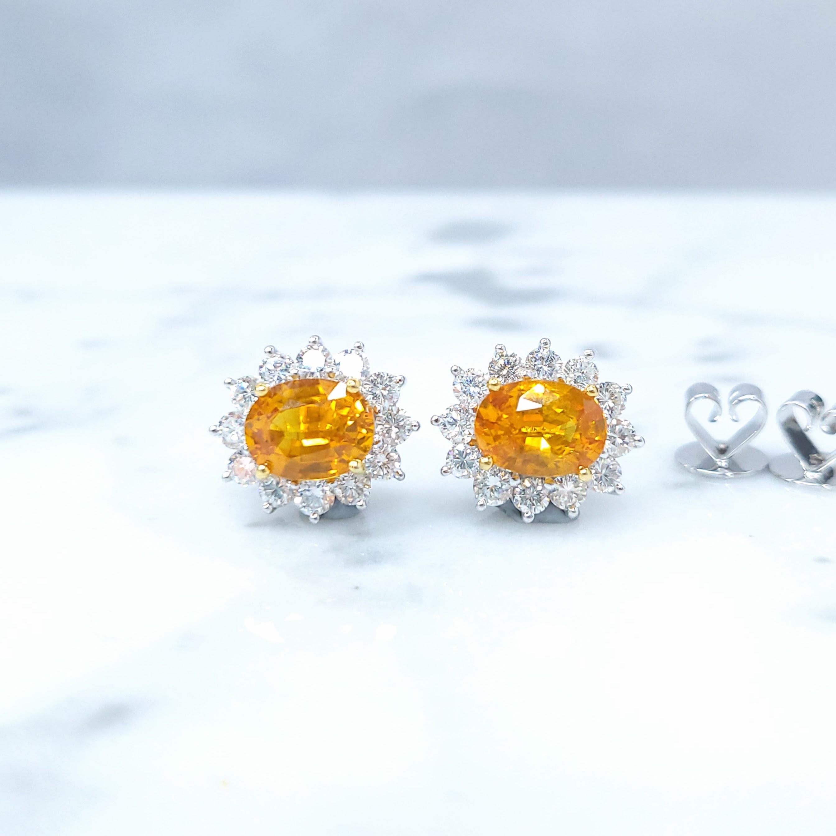 Pendientes de zafiro naranja y diamante de oro blanco de 18 quilates con certificado IGI de 2,98 quilates Corte oval en venta