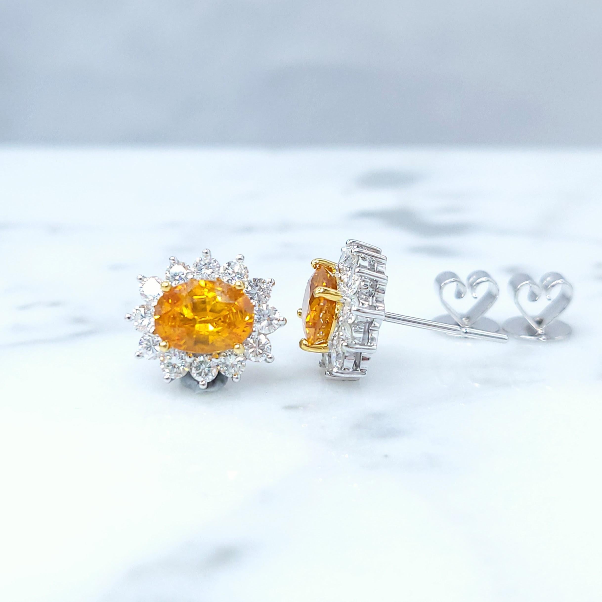 De las mujeres Pendientes de zafiro naranja y diamante de oro blanco de 18 quilates con certificado IGI de 2,98 quilates en venta