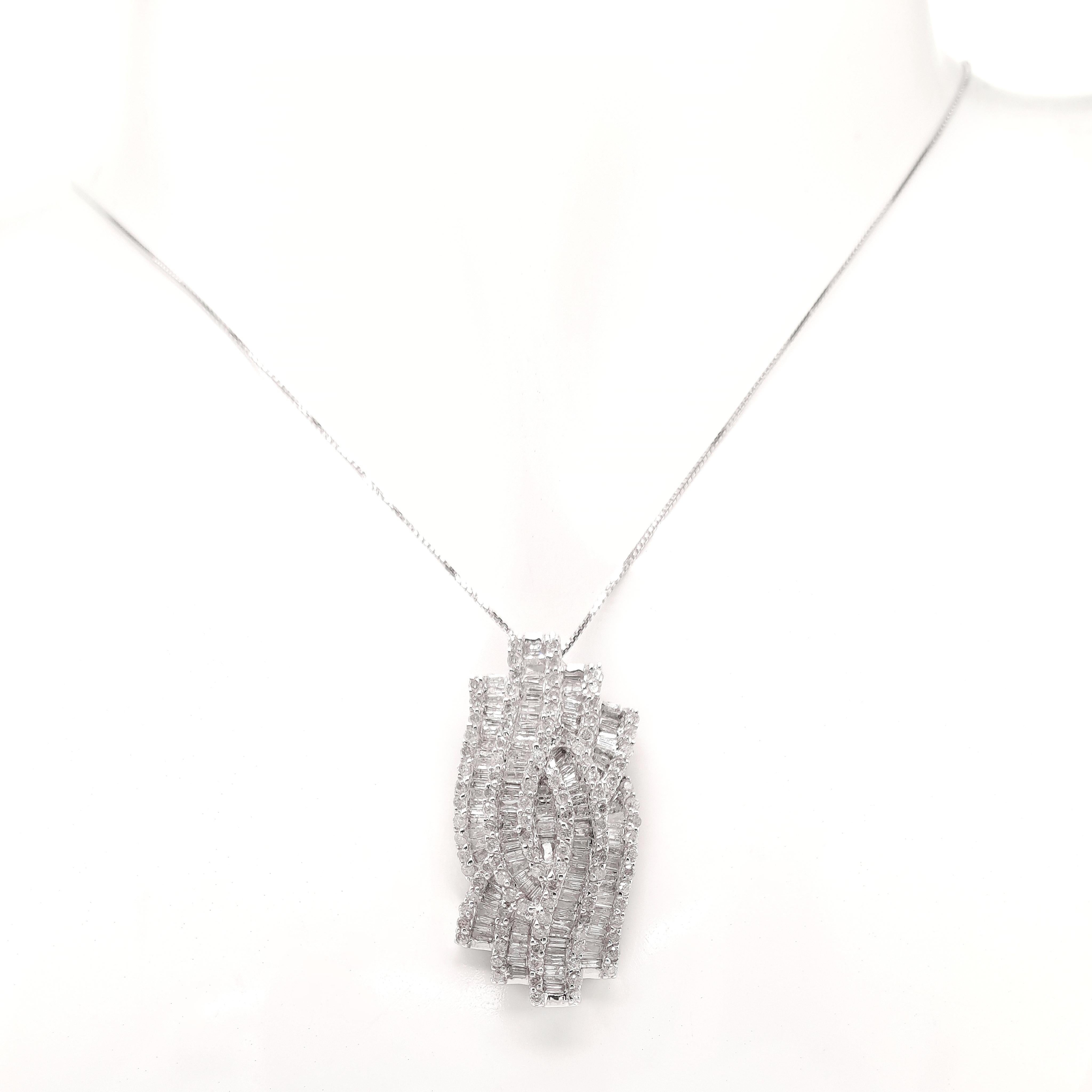 Taglio misto Collana in oro bianco 18 carati con diamanti naturali certificati IGI da 2 carati in vendita
