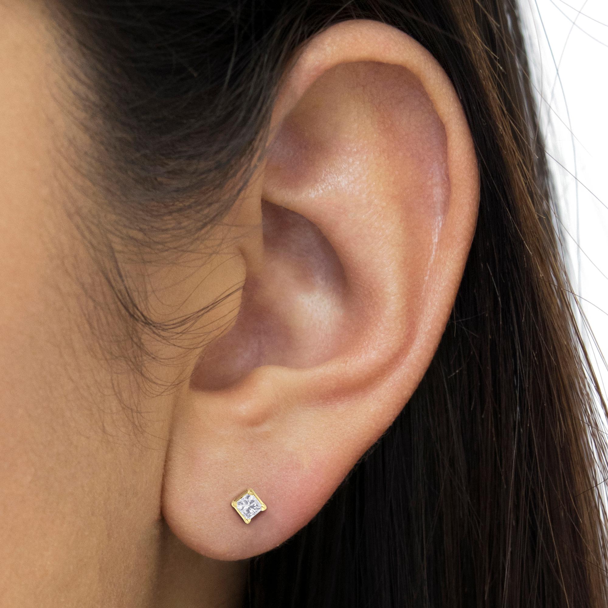IGI Certified 3/8 Cttw Square Diamond Solitaire Stud Earrings in 14K Yellow Gold In New Condition For Sale In New York, NY
