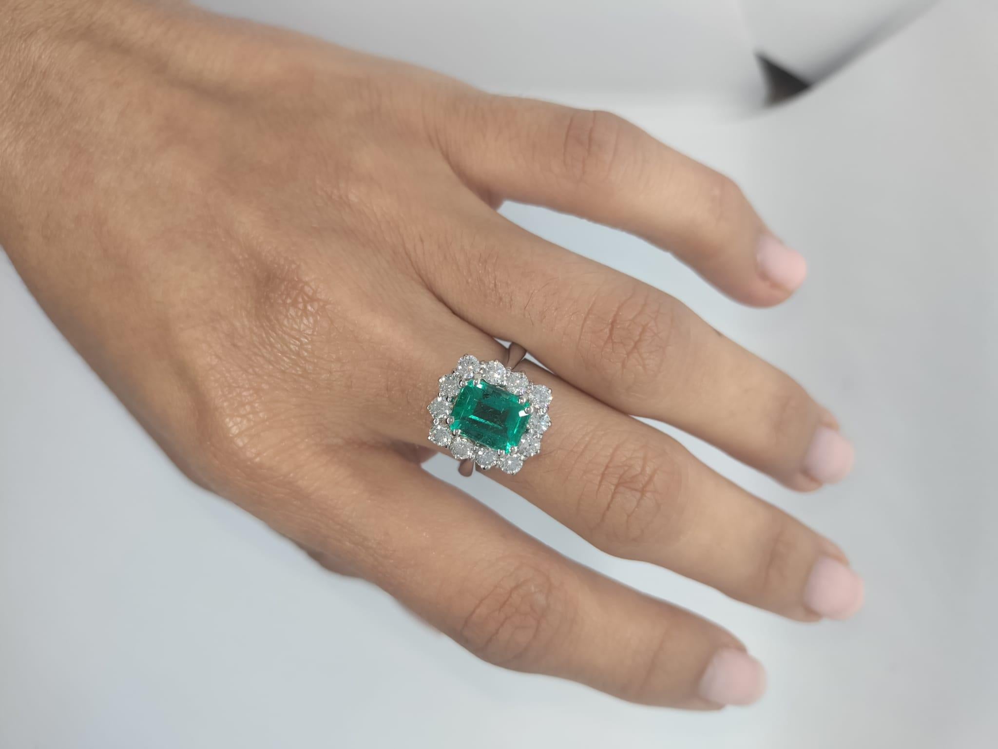 emerald green ring white gold