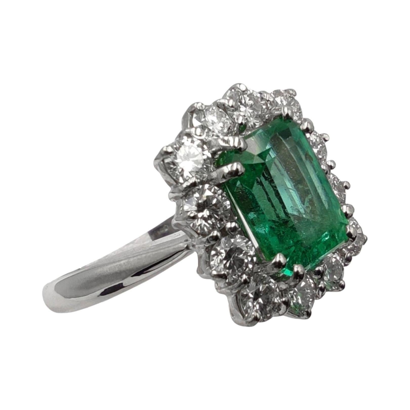 IGI Certified 2.2 Carat Green Emerald Minor Oil Diamond 18 Carat White Gold Ring