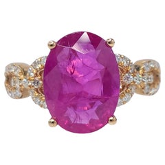 Anello con rubino di Birmania e diamanti certificati IGI da 3,00 carati in oro rosa 18 carati