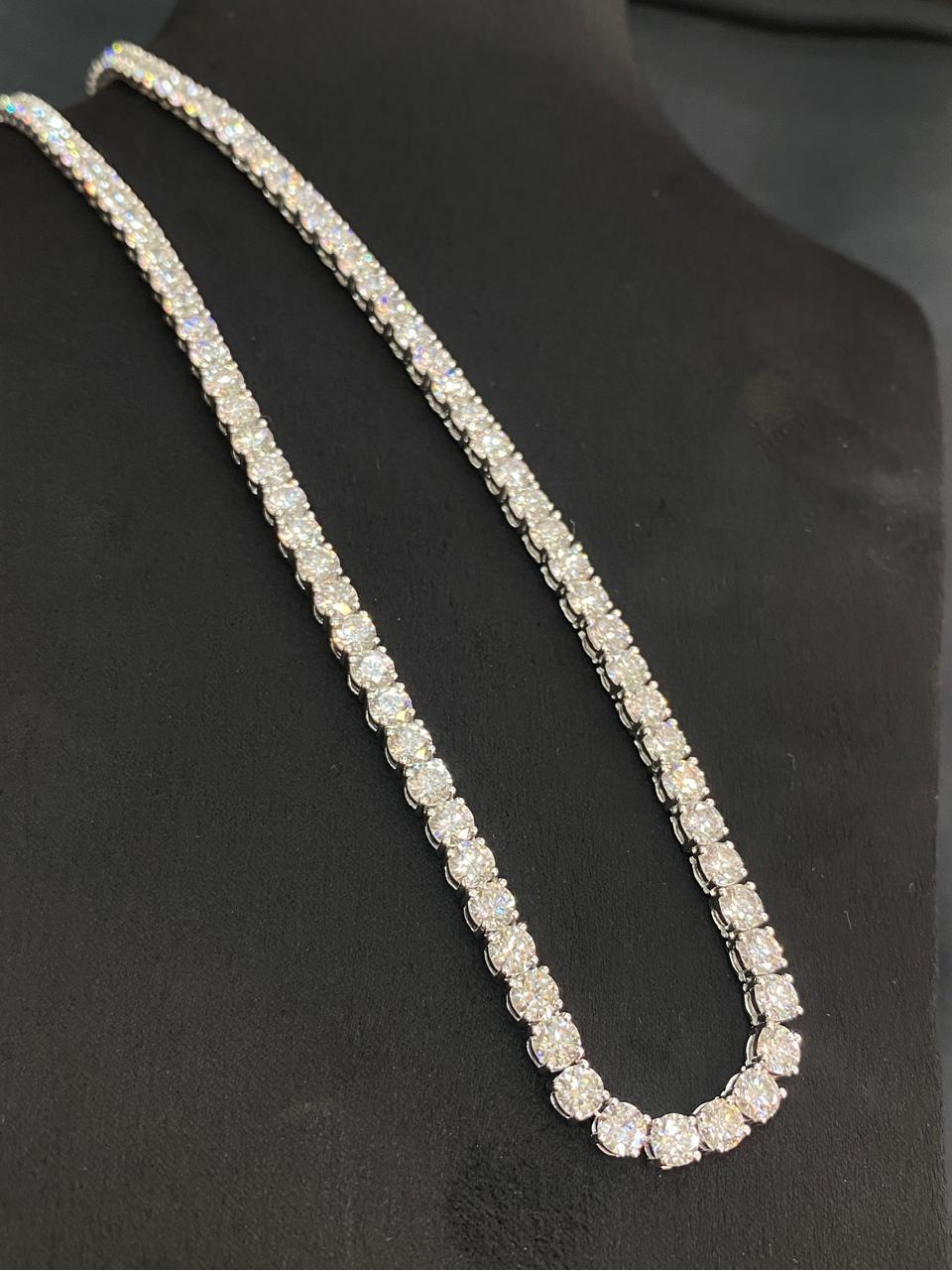 Round Cut IGI Certified 30.00 Carat F/VS1  Natural Diamonds Gold Tennis Necklace For Sale