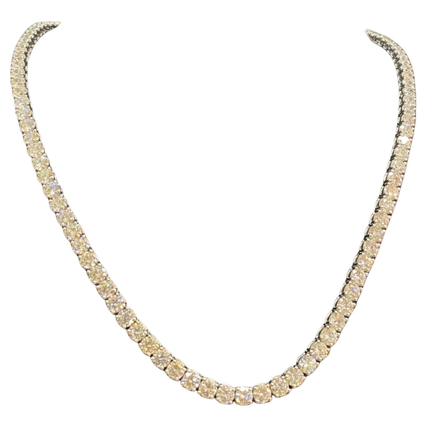 IGI-zertifiziert 30,00 Karat F/VS1  Gold-Tennis-Halskette mit natürlichen Diamanten
