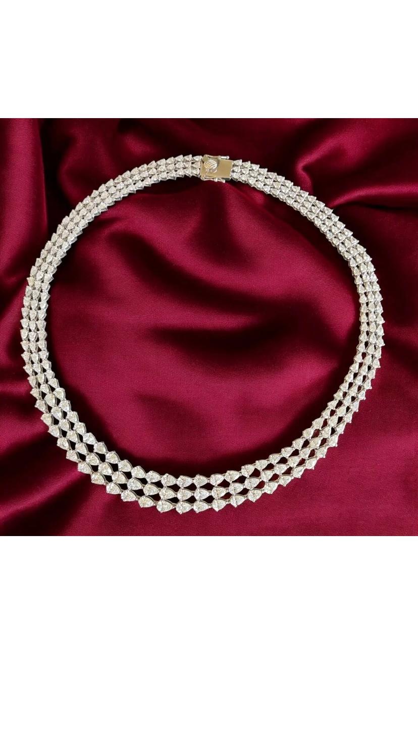 Certifié IGI, 30.00 carats  Collier en or 18 carats avec diamants en forme de poire F/VS1 en vente 6