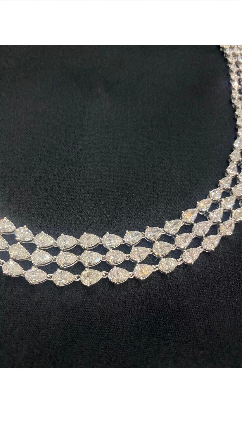 Certifié IGI, 30.00 carats  Collier en or 18 carats avec diamants en forme de poire F/VS1 en vente 1