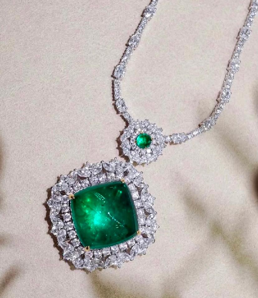 da uomo o donna Ciondolo in oro 18K con smeraldo dello Zambia certificato IGI da 30,00 carati in vendita
