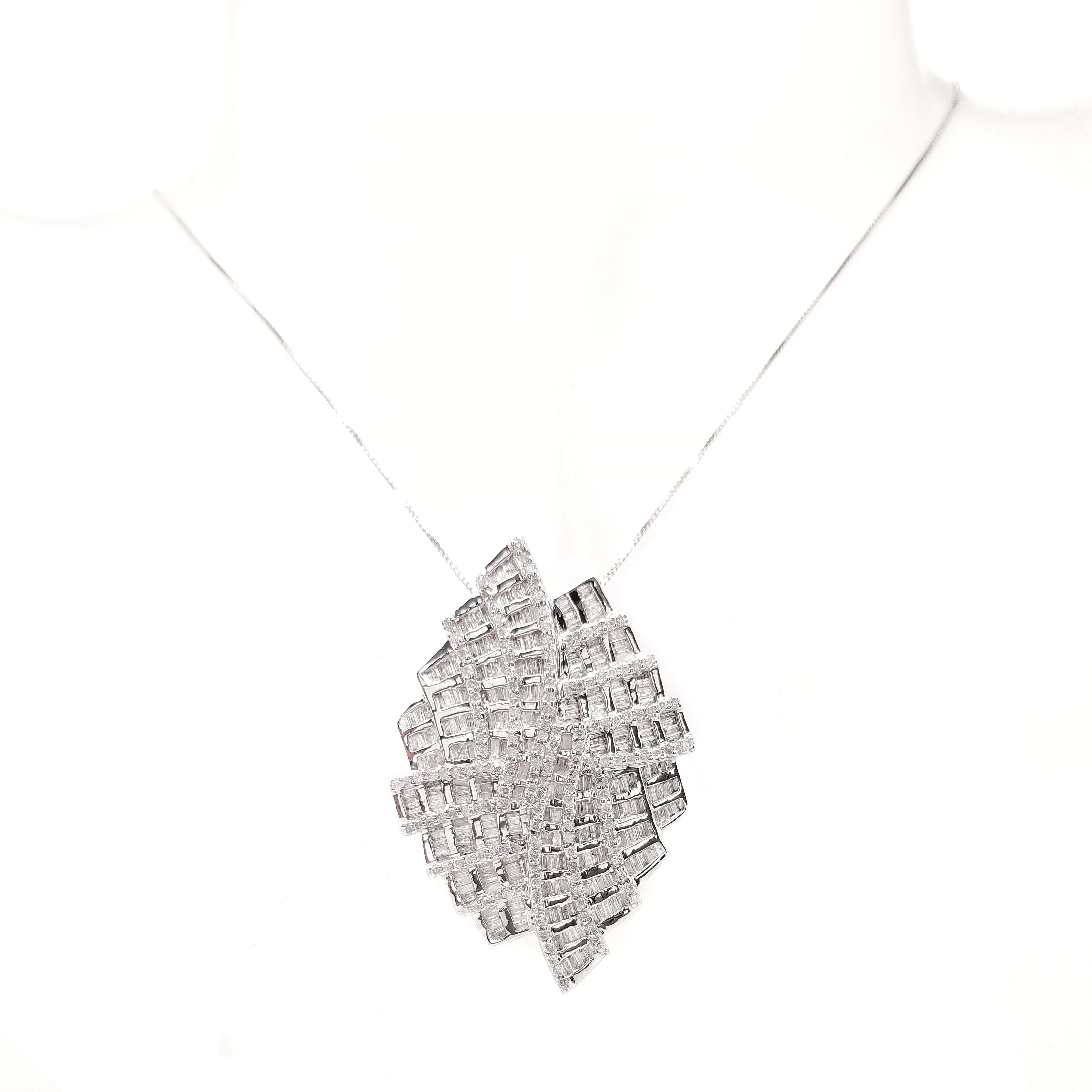 Experience the pinnacle of luxury with our Top Crown Jewelry convertible brooch and necklace—an exquisite 18K white gold pendant/brooch set shimmering with 600 natural white round brilliant diamonds totalling an impressive 3 carats. Designed for