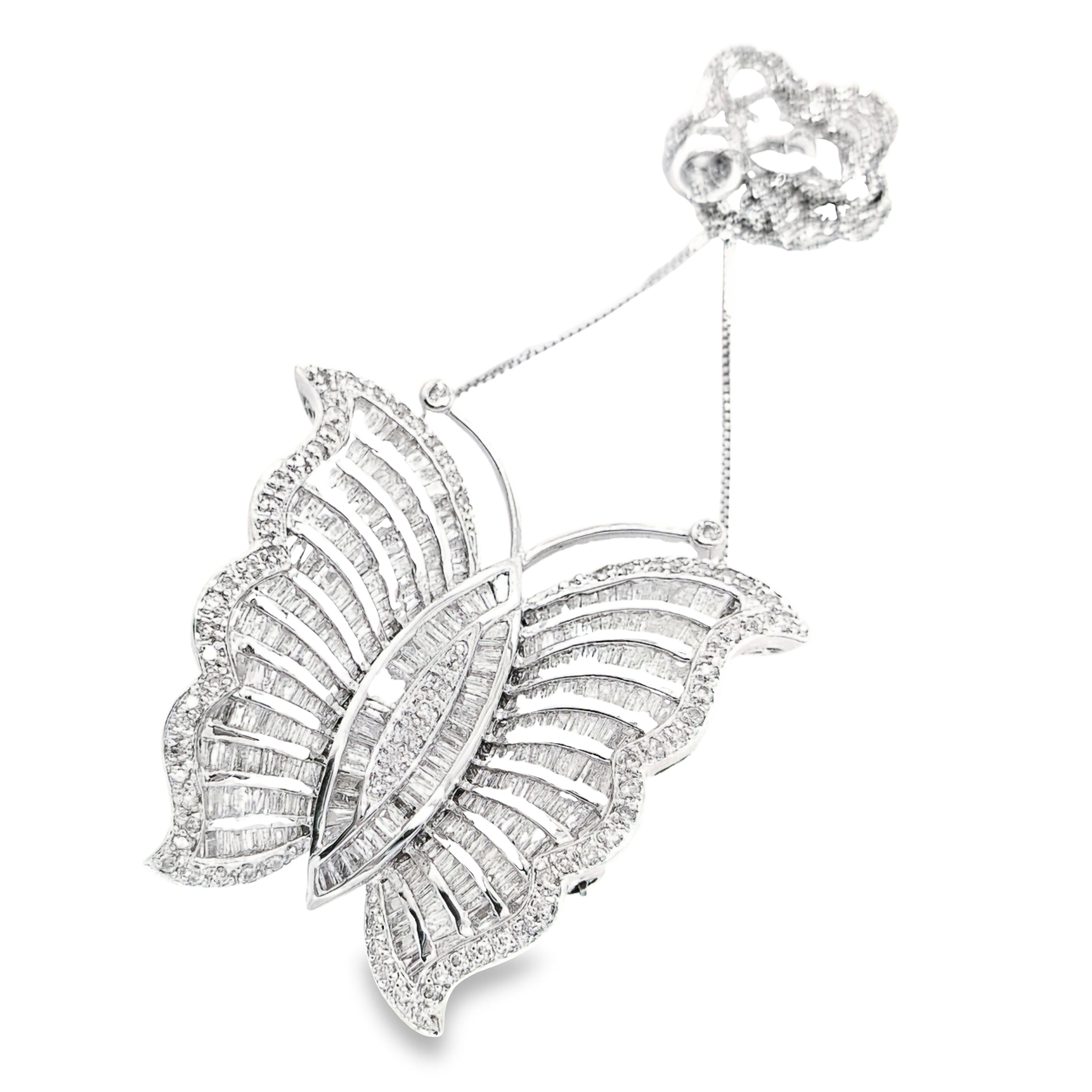 IGI Certified 3.00ct Natural Diamonds 18K White Gold Necklace and Brooch In New Condition For Sale In Hong Kong, HK