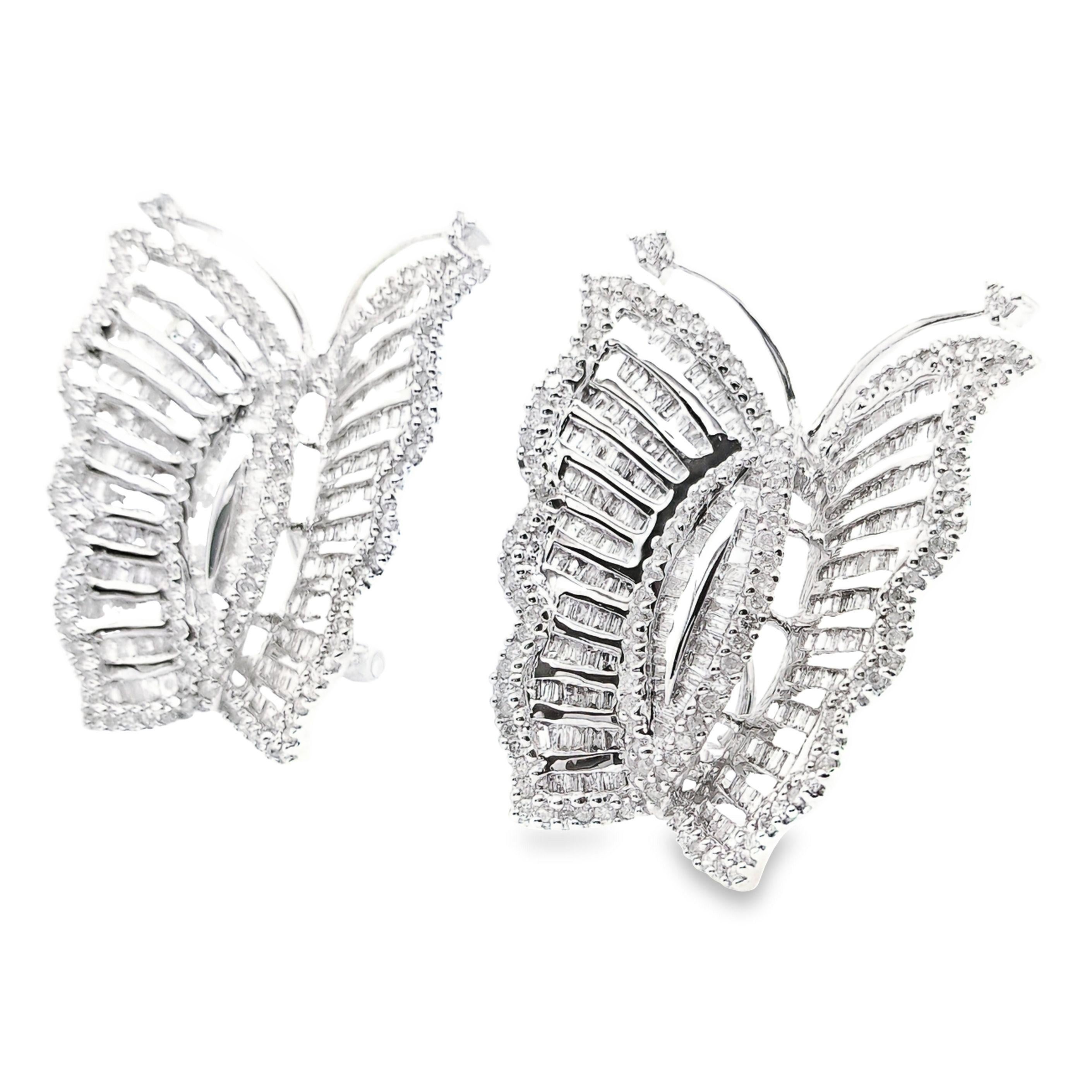 Indulge in pure luxury with these exquisite butterfly earrings by Top Crown Jewelry, crafted in 18K white gold and adorned with 600 natural diamonds totalling 3 carats. Weighing 13.41 grams and measuring 28 mm X 24 mm, this timeless masterpiece