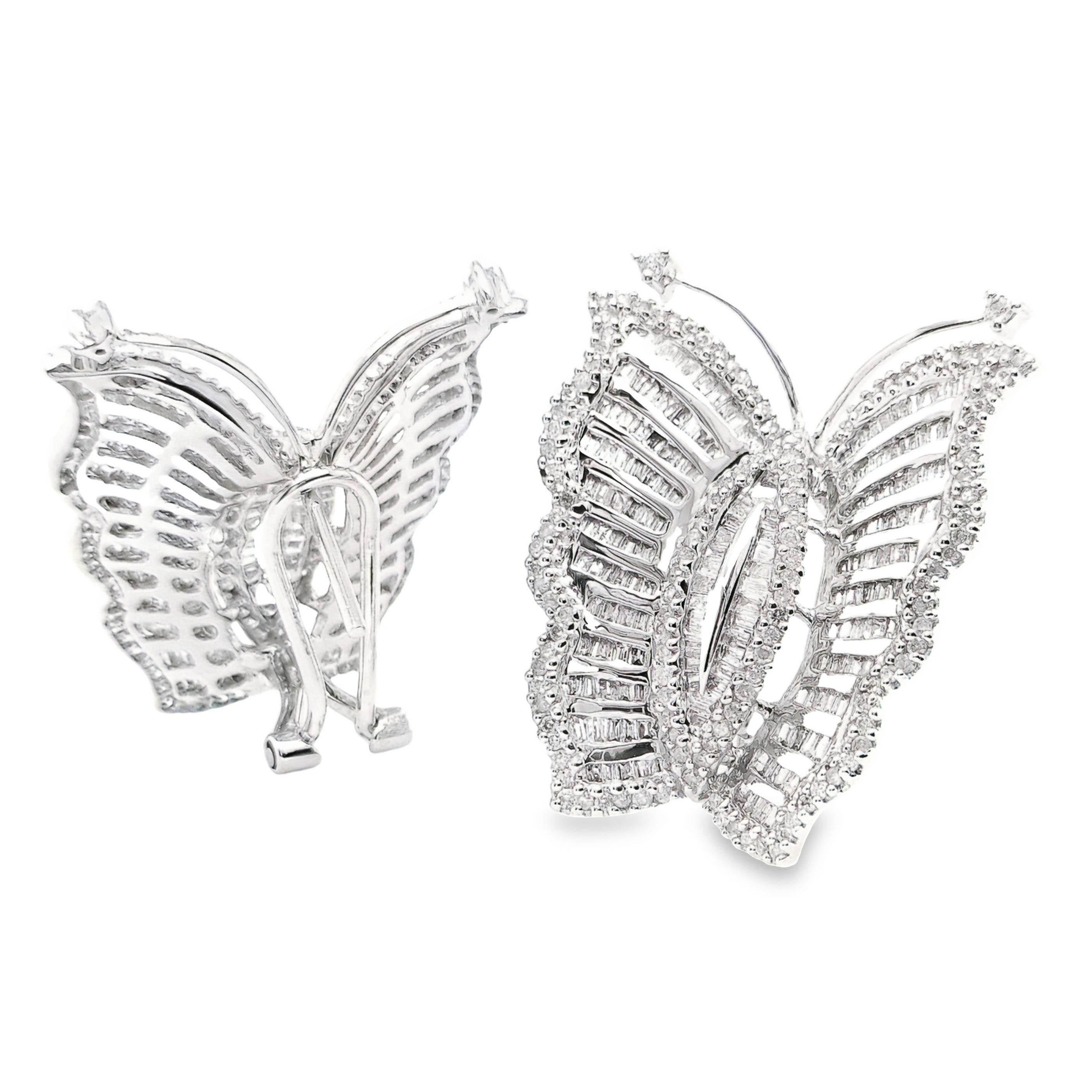 IGI Certified 3.00ct Natural Diamonds 18K White Gold Pair of Earrings In New Condition For Sale In Hong Kong, HK