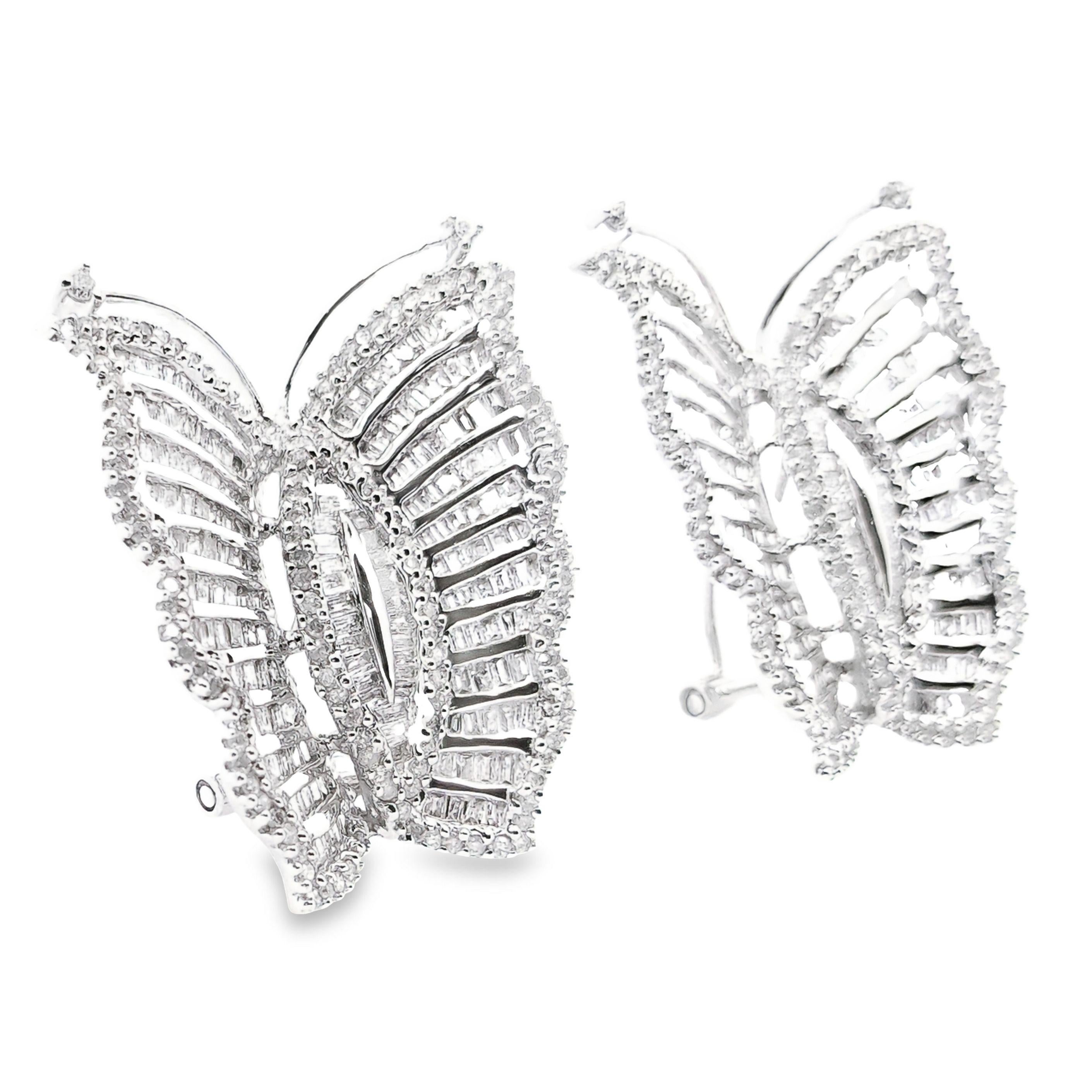 IGI Certified 3.00ct Natural Diamonds 18K White Gold Pair of Earrings For Sale 1