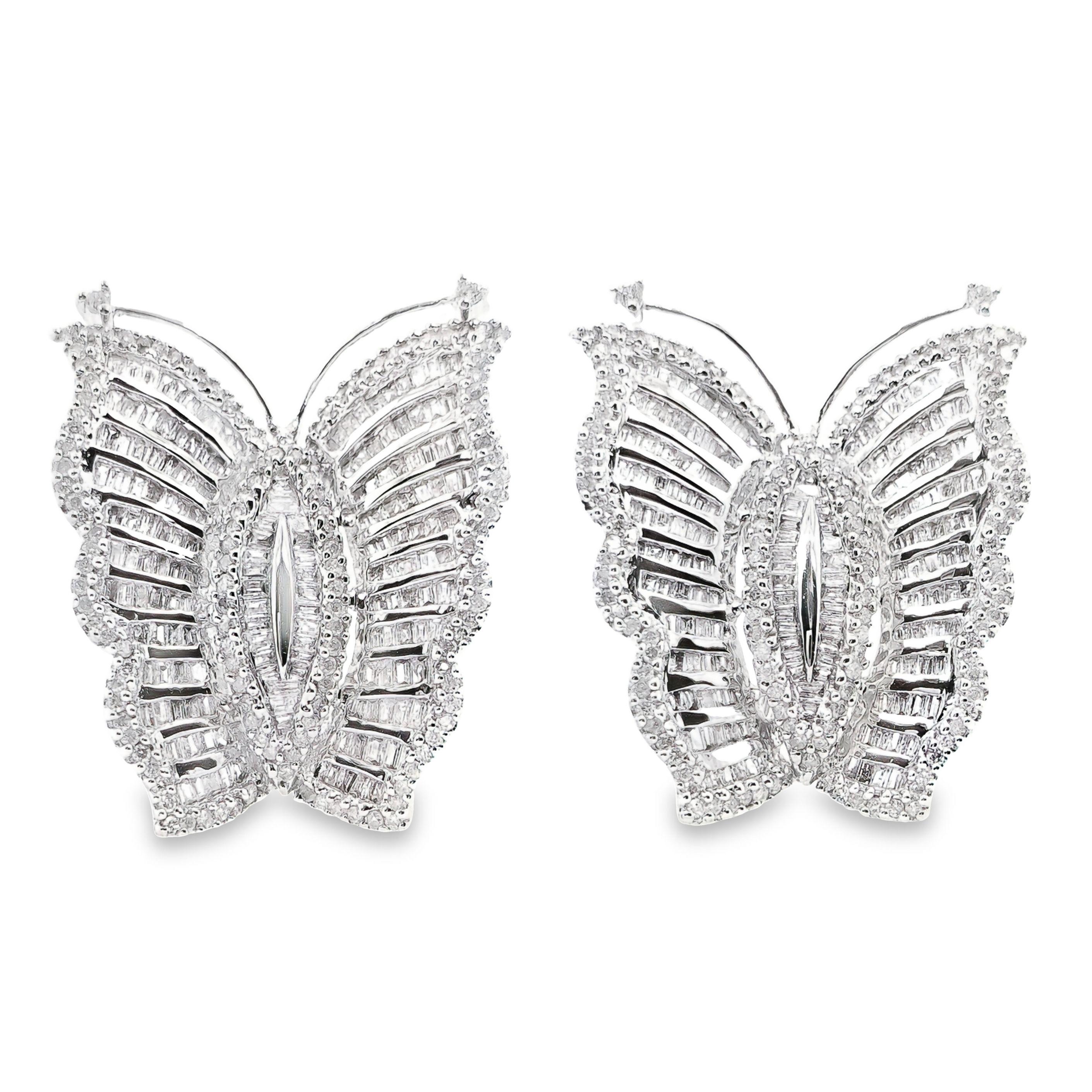 IGI Certified 3.00ct Natural Diamonds 18K White Gold Pair of Earrings For Sale 2