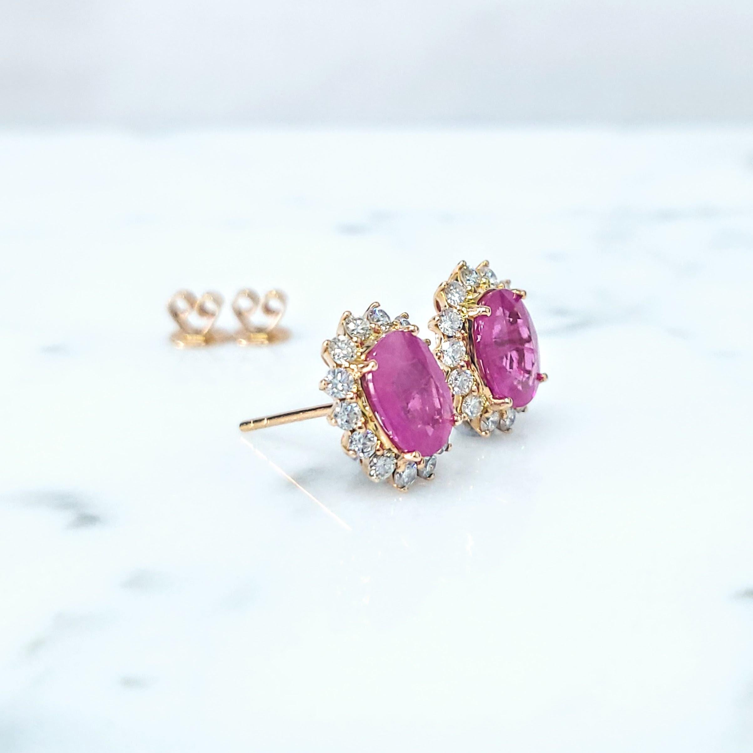 IGI Certified  3.01 Carat Burma Ruby & Diamond Earrings in 18K Pink Gold In New Condition For Sale In KOWLOON, HK